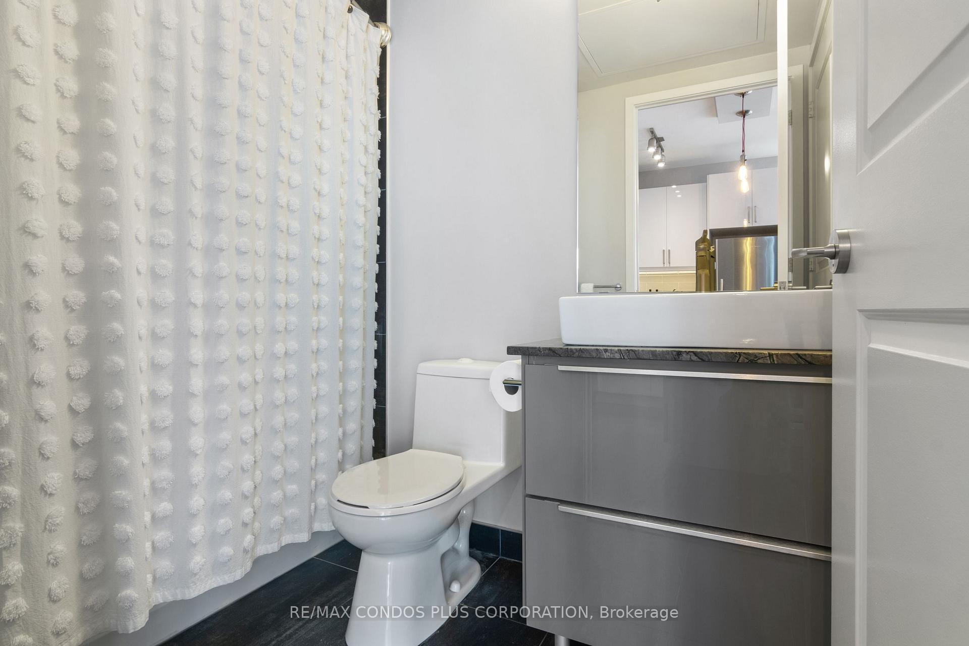 Photo 10 of Unit 2702, 1 The Esplanade, Toronto, Waterfront Communities — HOMEH
