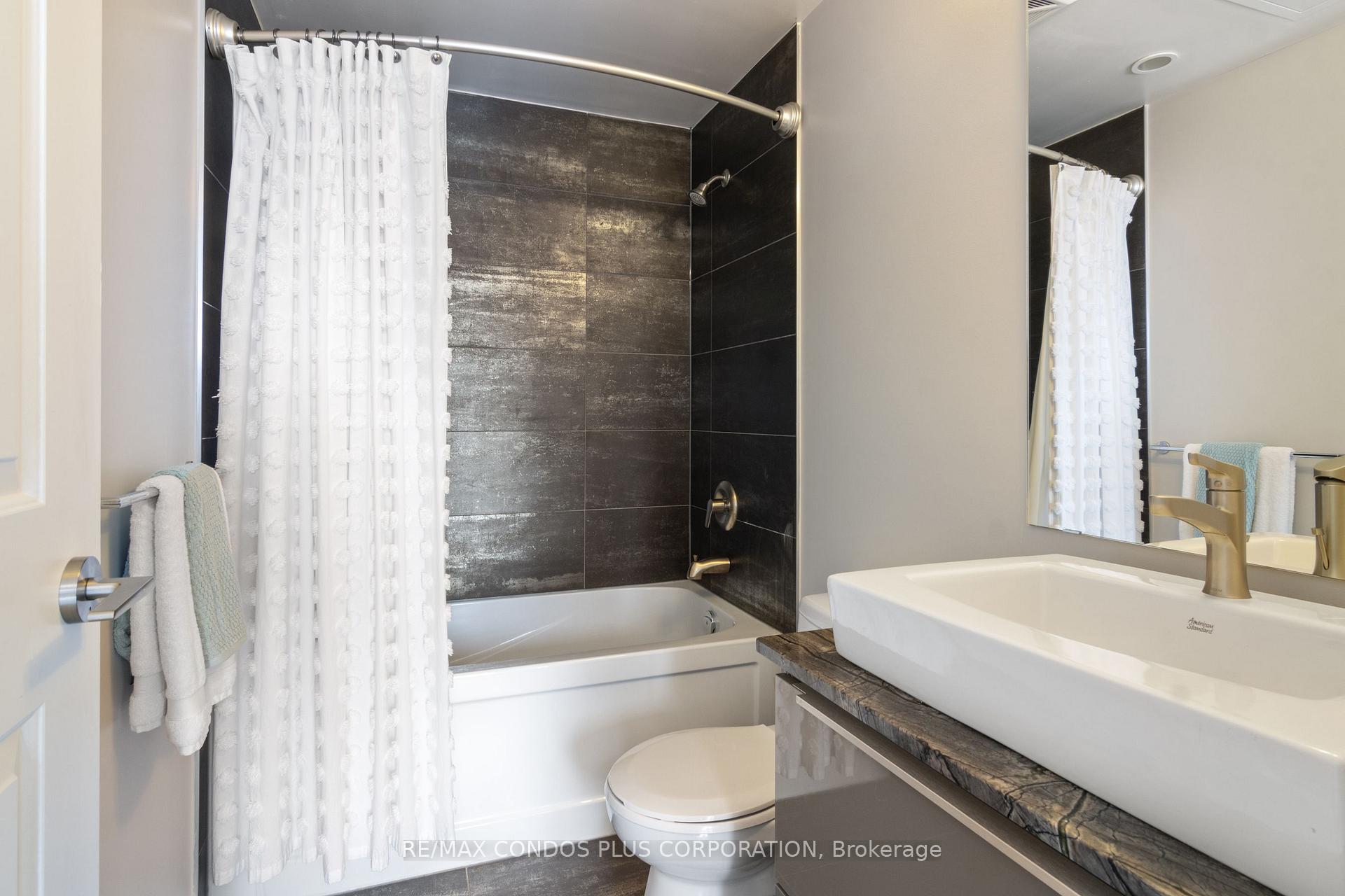 Photo 11 of Unit 2702, 1 The Esplanade, Toronto, Waterfront Communities — HOMEH