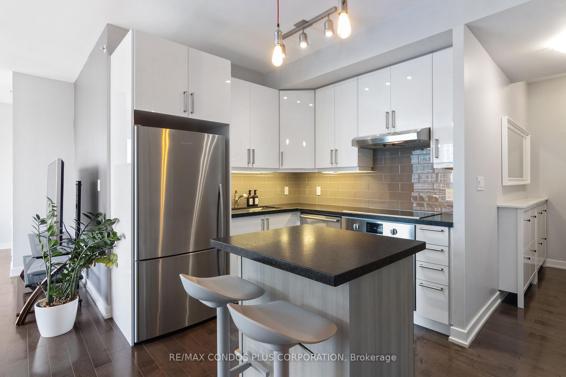 Photo 13 of Unit 2702, 1 The Esplanade, Toronto, Waterfront Communities — HOMEH