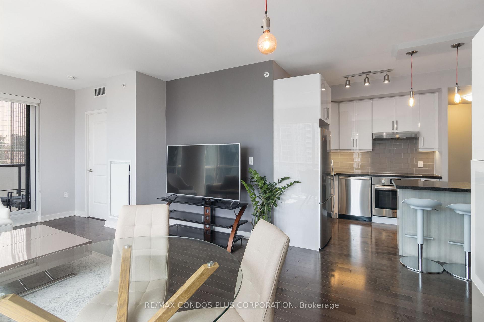 Photo 19 of Unit 2702, 1 The Esplanade, Toronto, Waterfront Communities — HOMEH