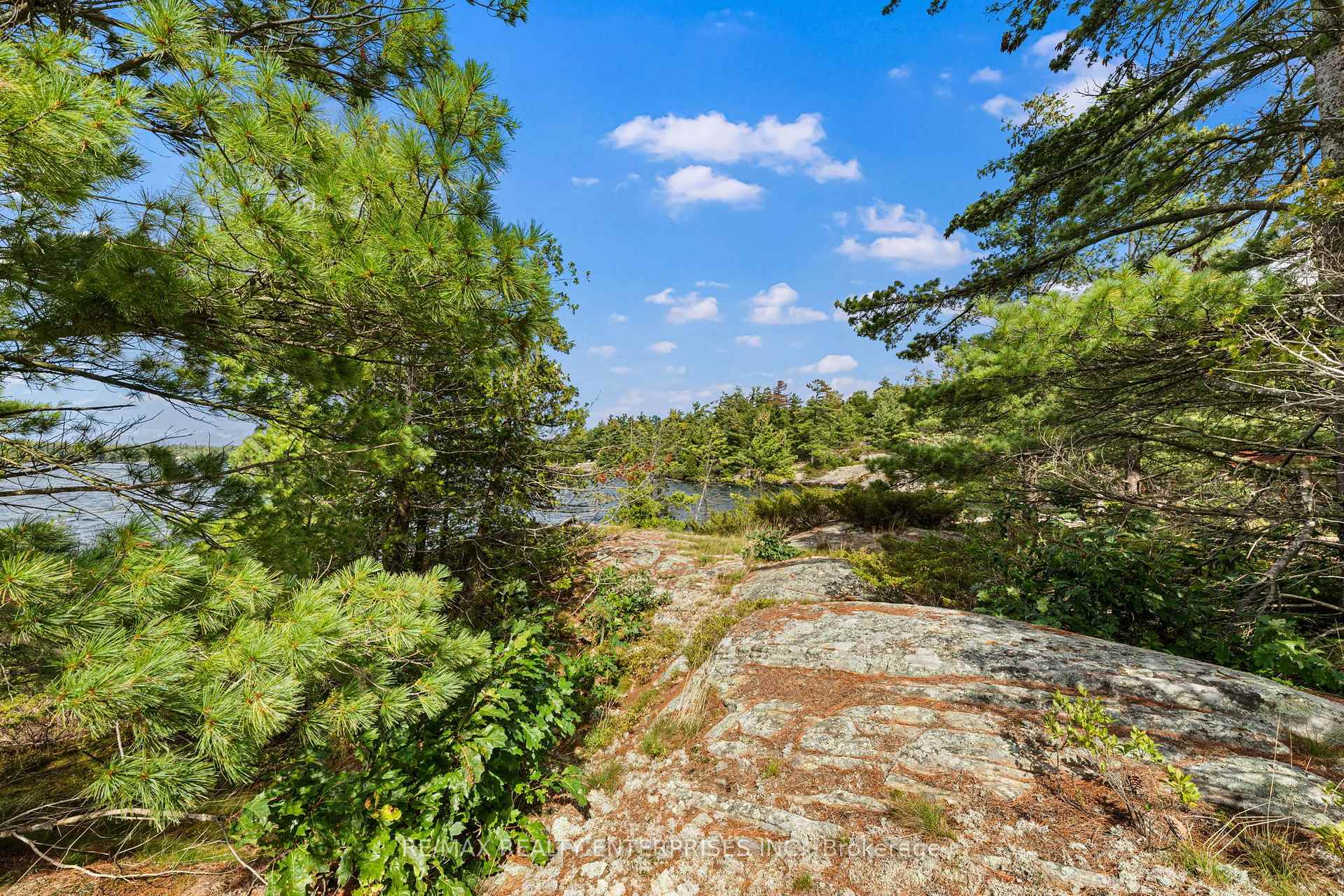 Photo 25 of 235 Art's Lane, Georgian Bay, Baxter — HOMEH