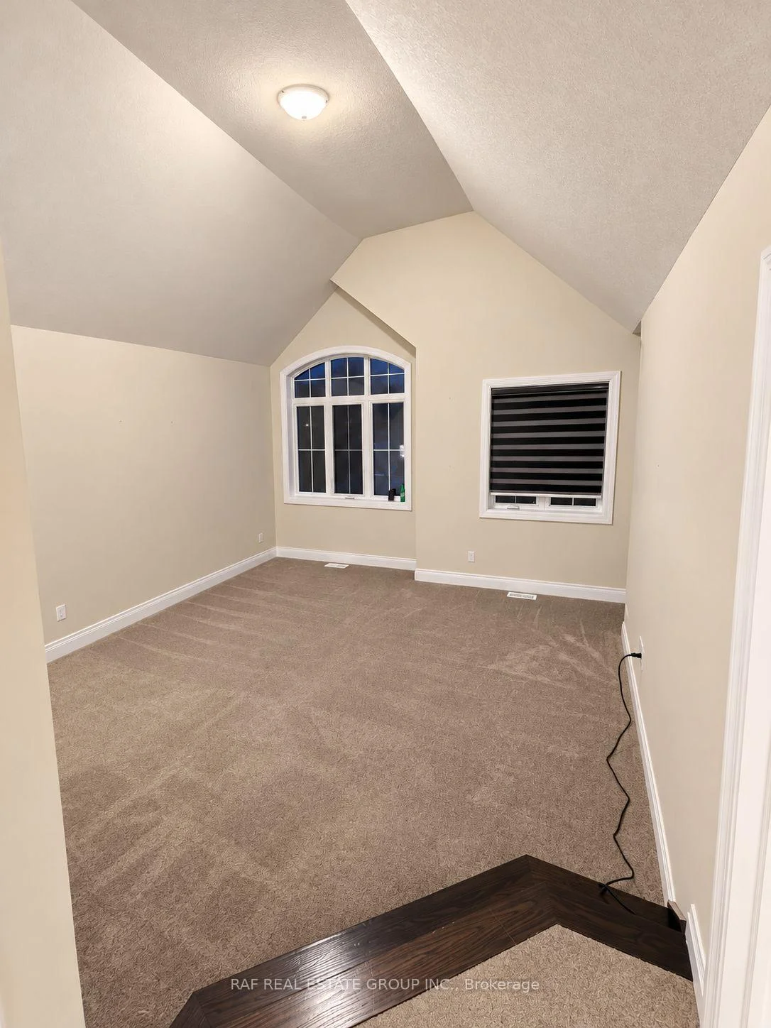 Photo 16 of 18 Jacob Detweiller Drive, Kitchener, Doon South — HOMEH