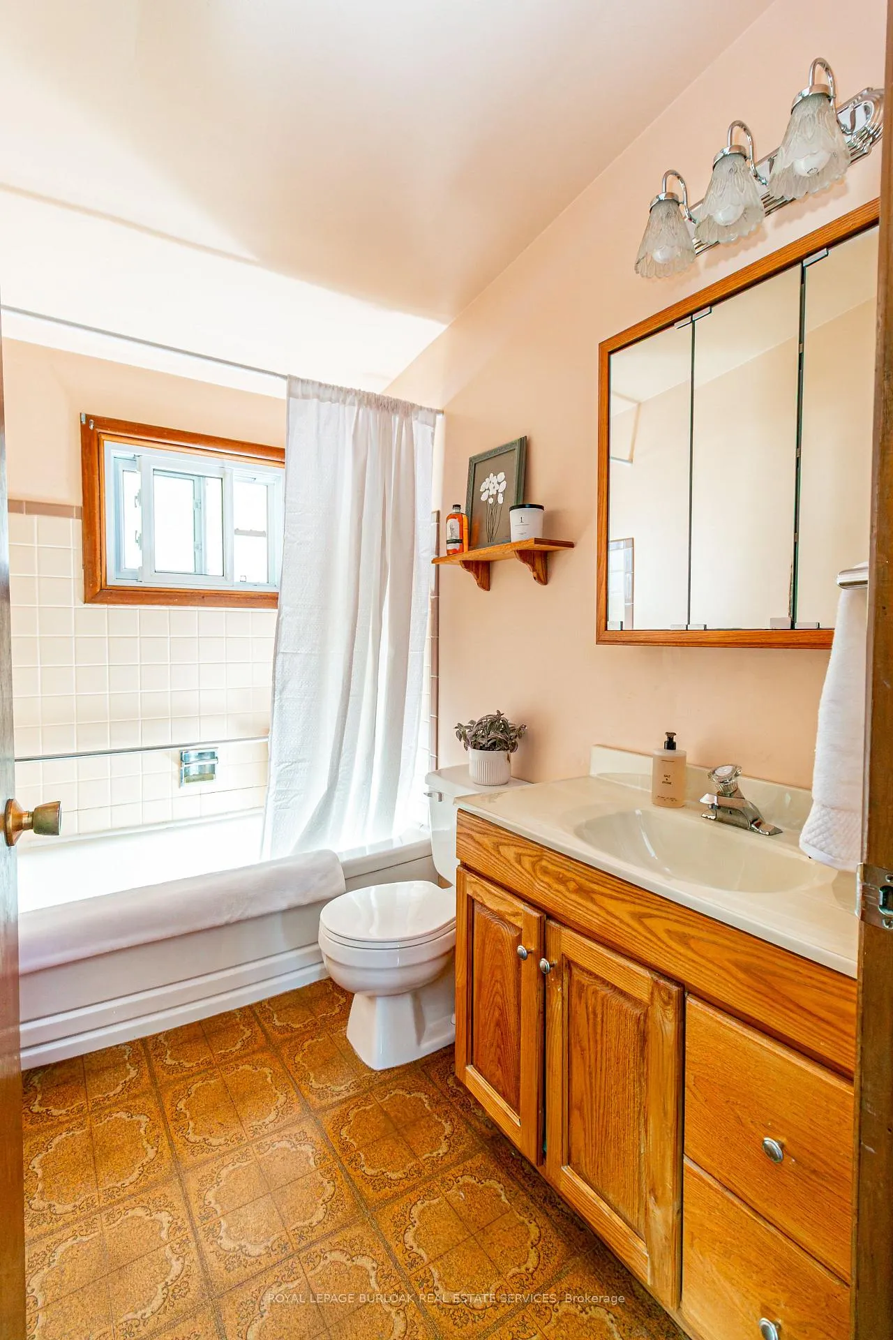 Photo 16 of 37 Bobolink Road, Hamilton, Bruleville — HOMEH