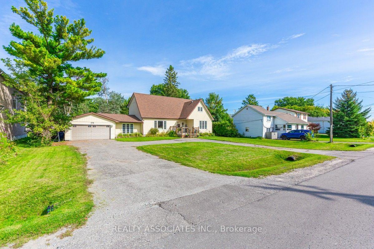 Photo 3 of 174 Bayview Avenue, Georgina, Keswick South — HOMEH