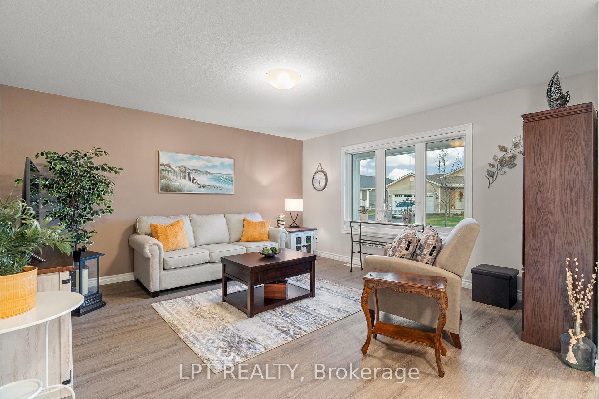 Photo 18 of 102 Huron Heights Drive, Ashfield-Colborne-Wawanosh, Colborne — HOMEH