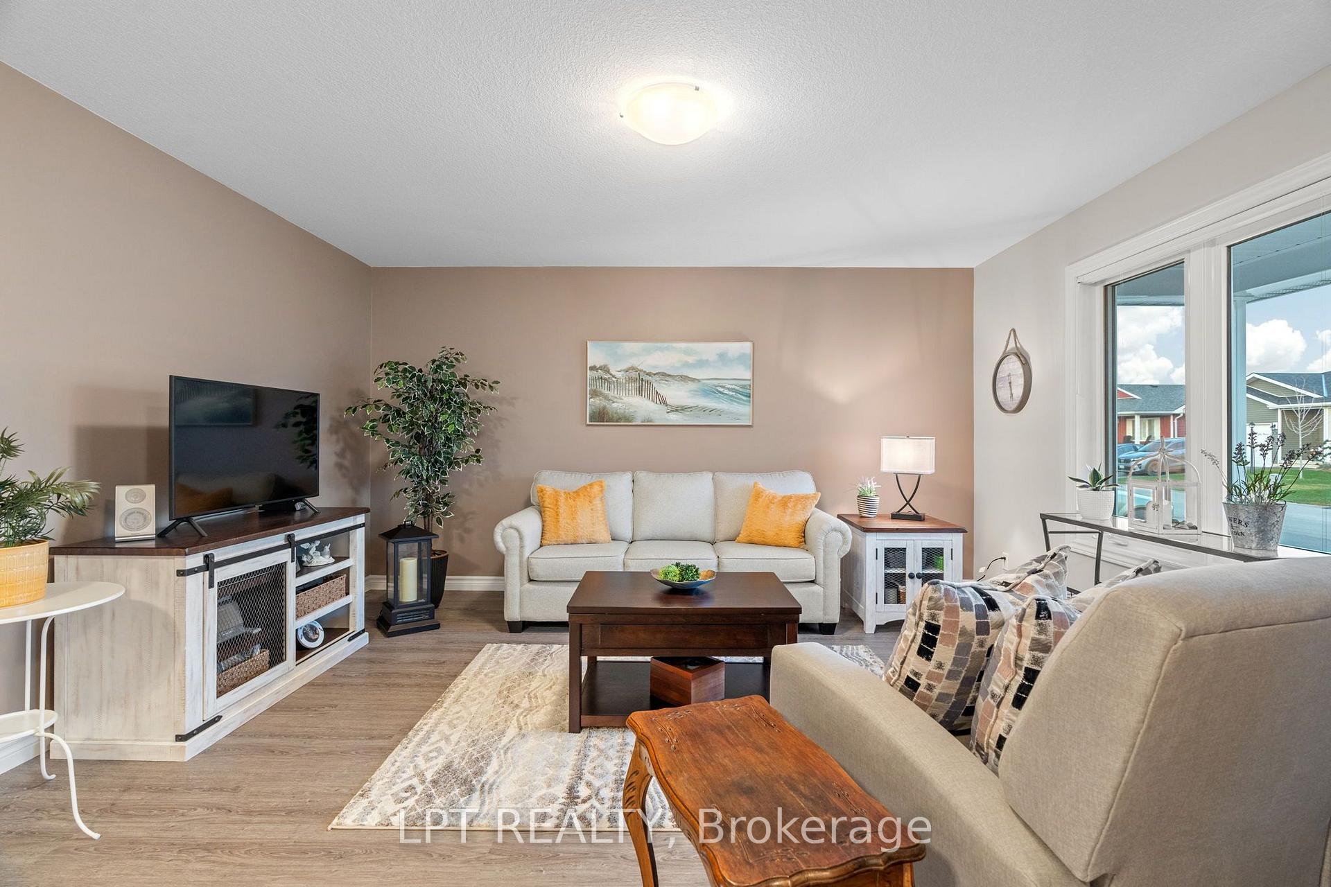 Photo 21 of 102 Huron Heights Drive, Ashfield-Colborne-Wawanosh, Colborne — HOMEH