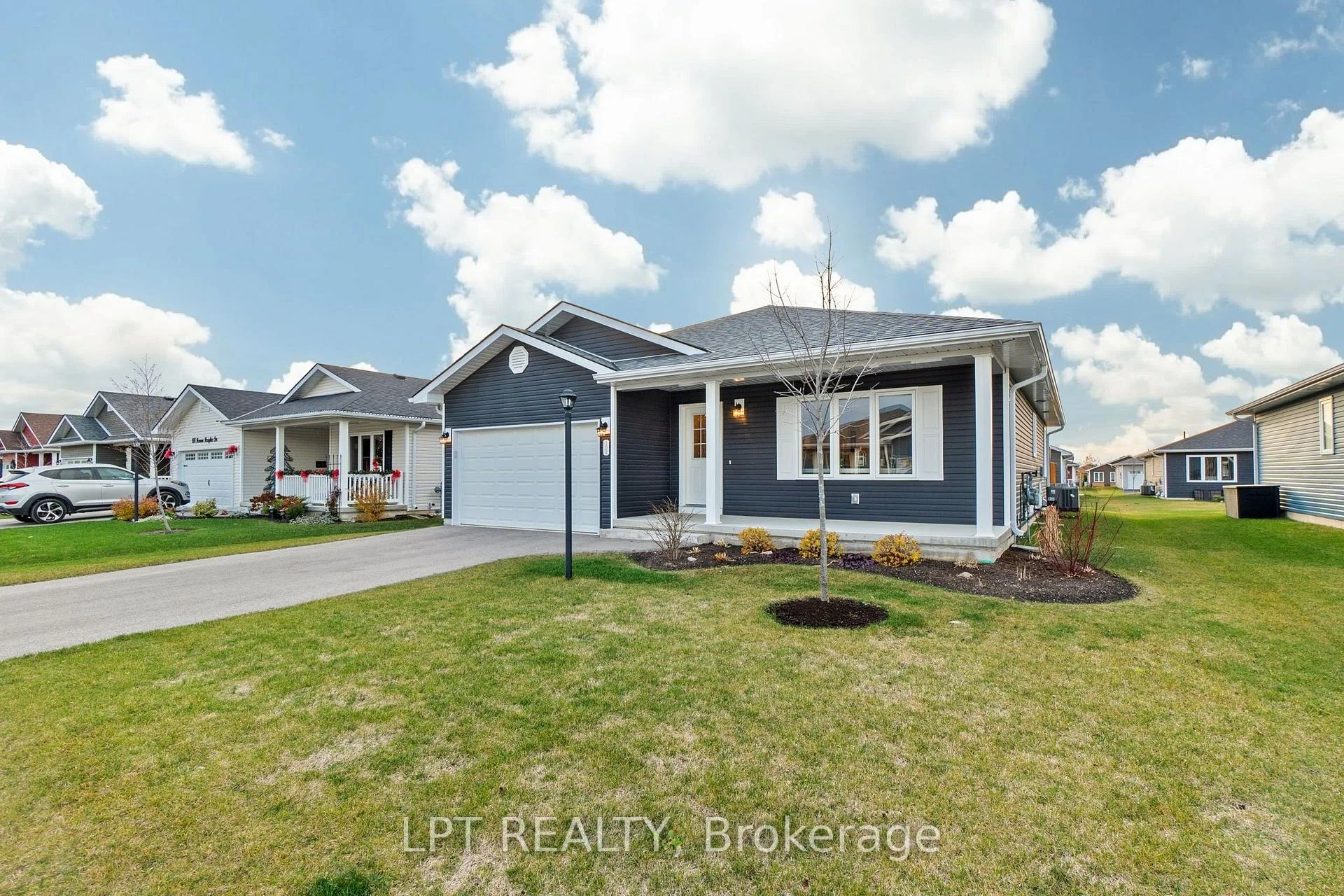 Photo 4 of 102 Huron Heights Drive, Ashfield-Colborne-Wawanosh, Colborne — HOMEH