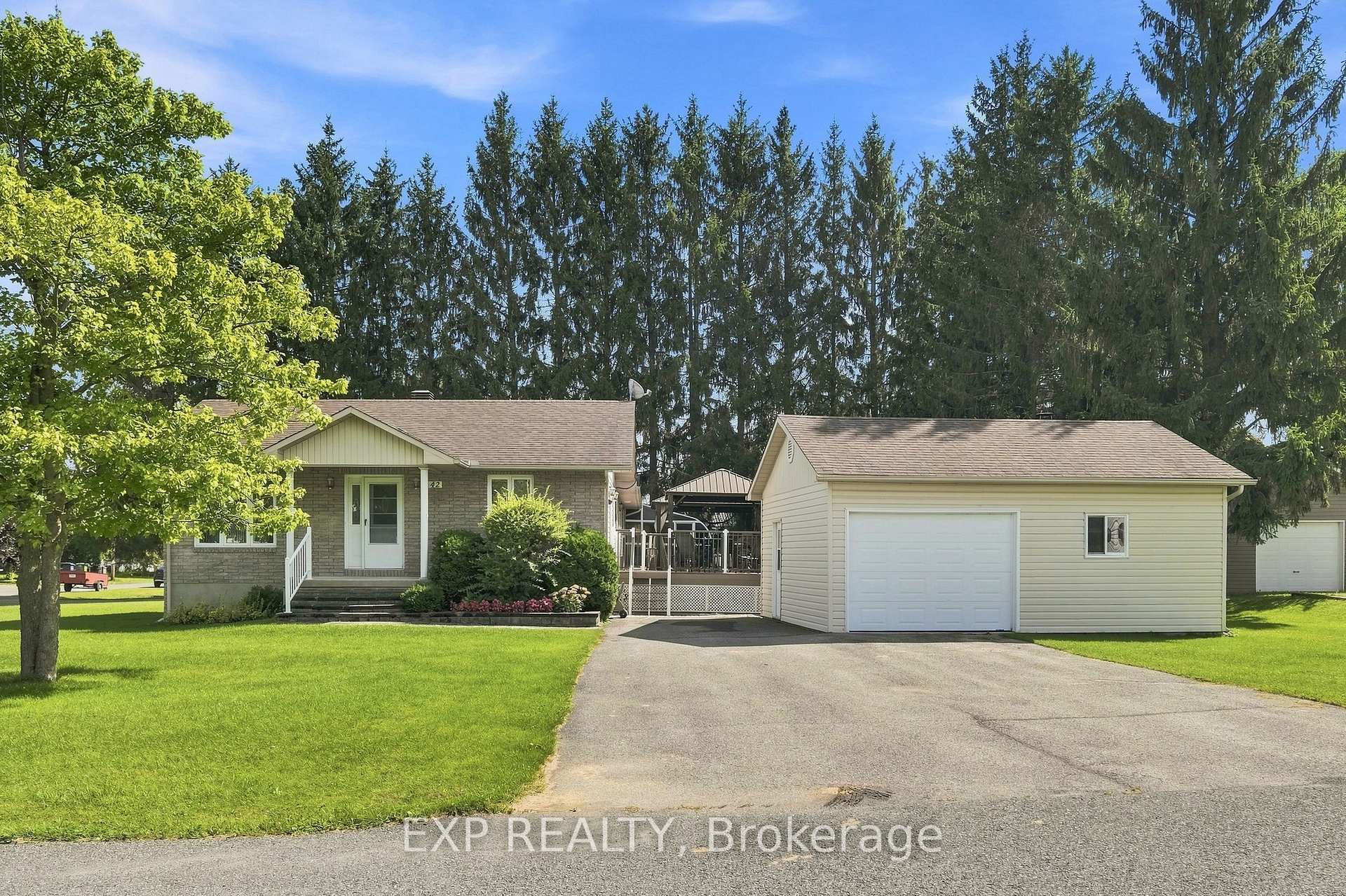 Photo 2 of 30 Albert Street, Russell, Embrun — HOMEH