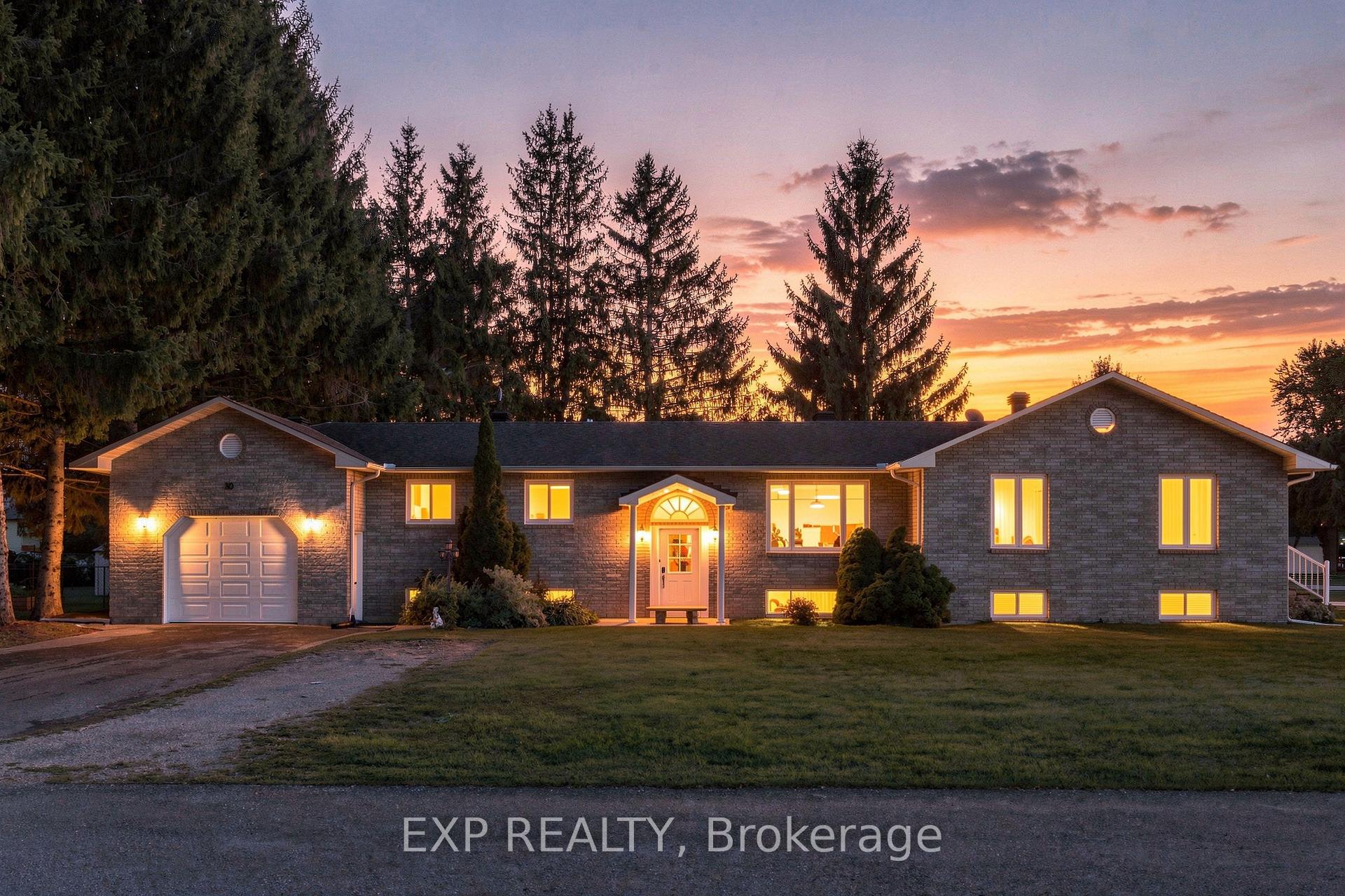 Photo 3 of 30 Albert Street, Russell, Embrun — HOMEH