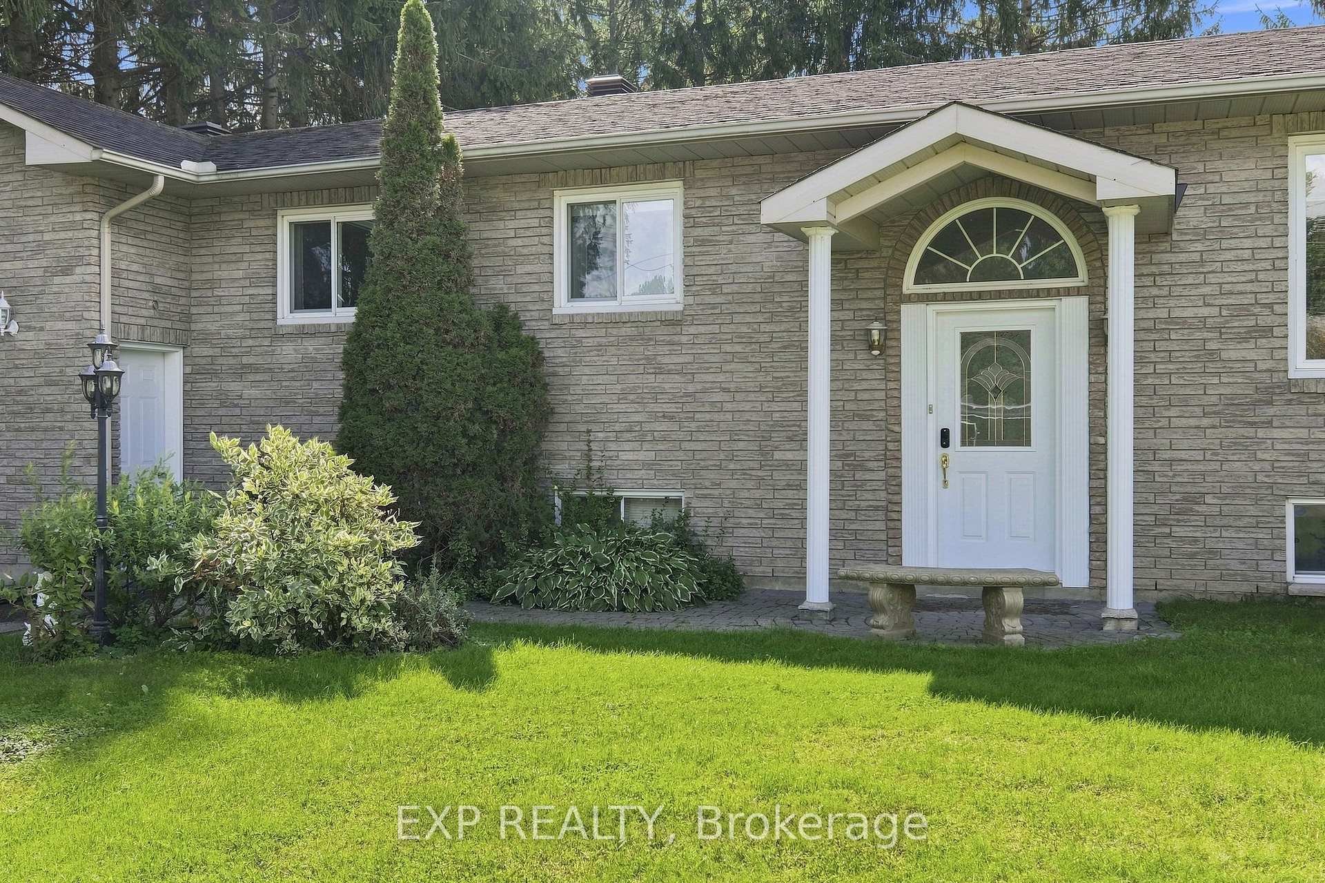 Photo 4 of 30 Albert Street, Russell, Embrun — HOMEH