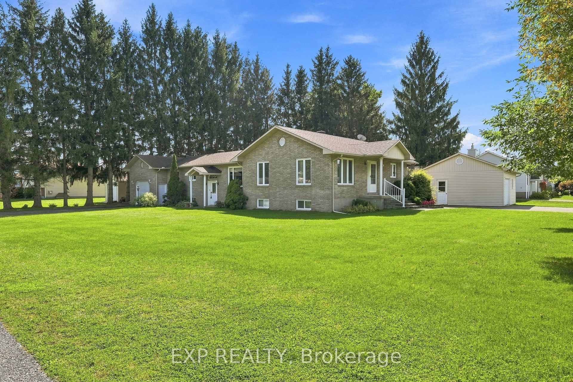 Photo 5 of 30 Albert Street, Russell, Embrun — HOMEH