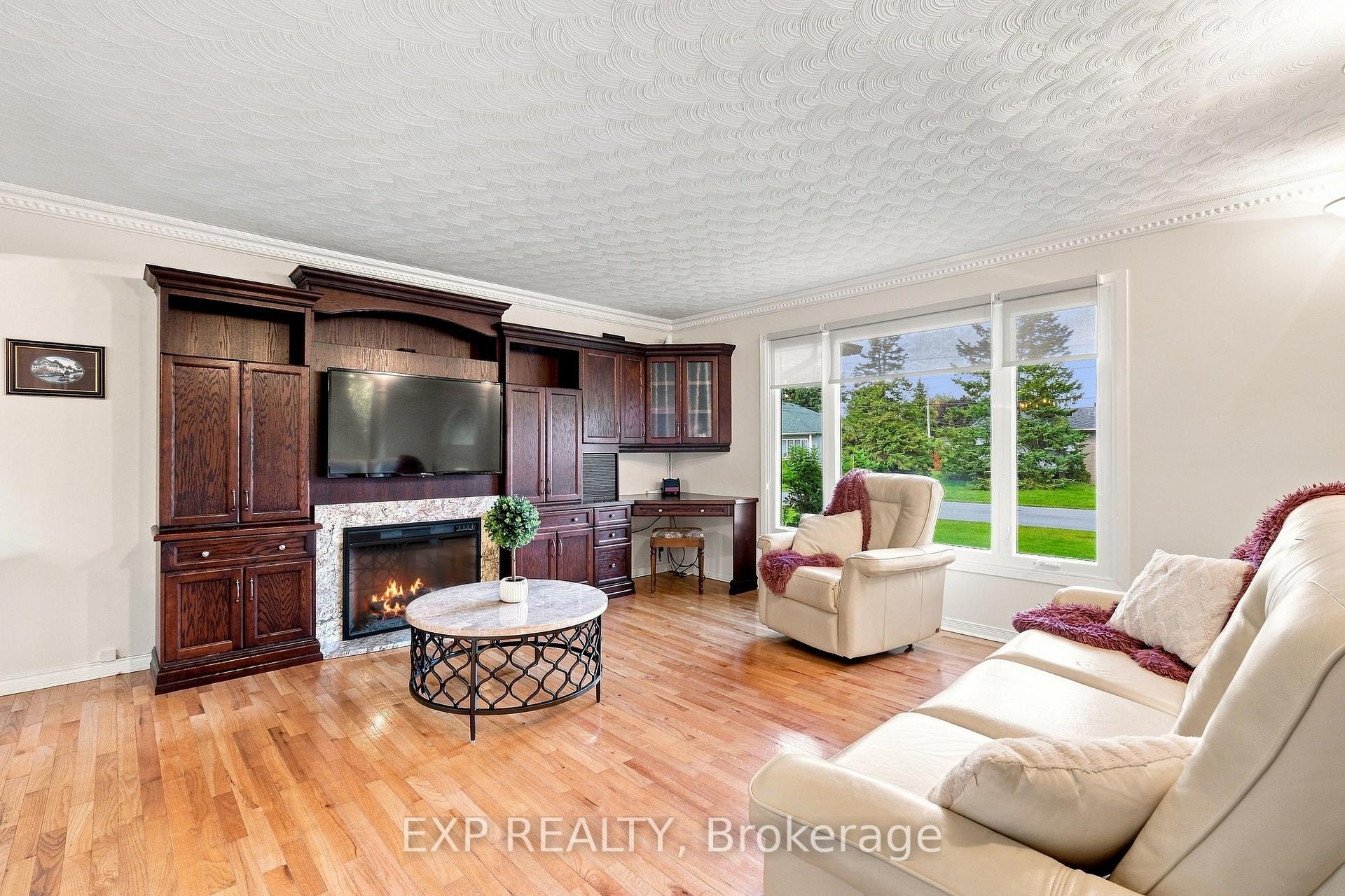 Photo 8 of 30 Albert Street, Russell, Embrun — HOMEH