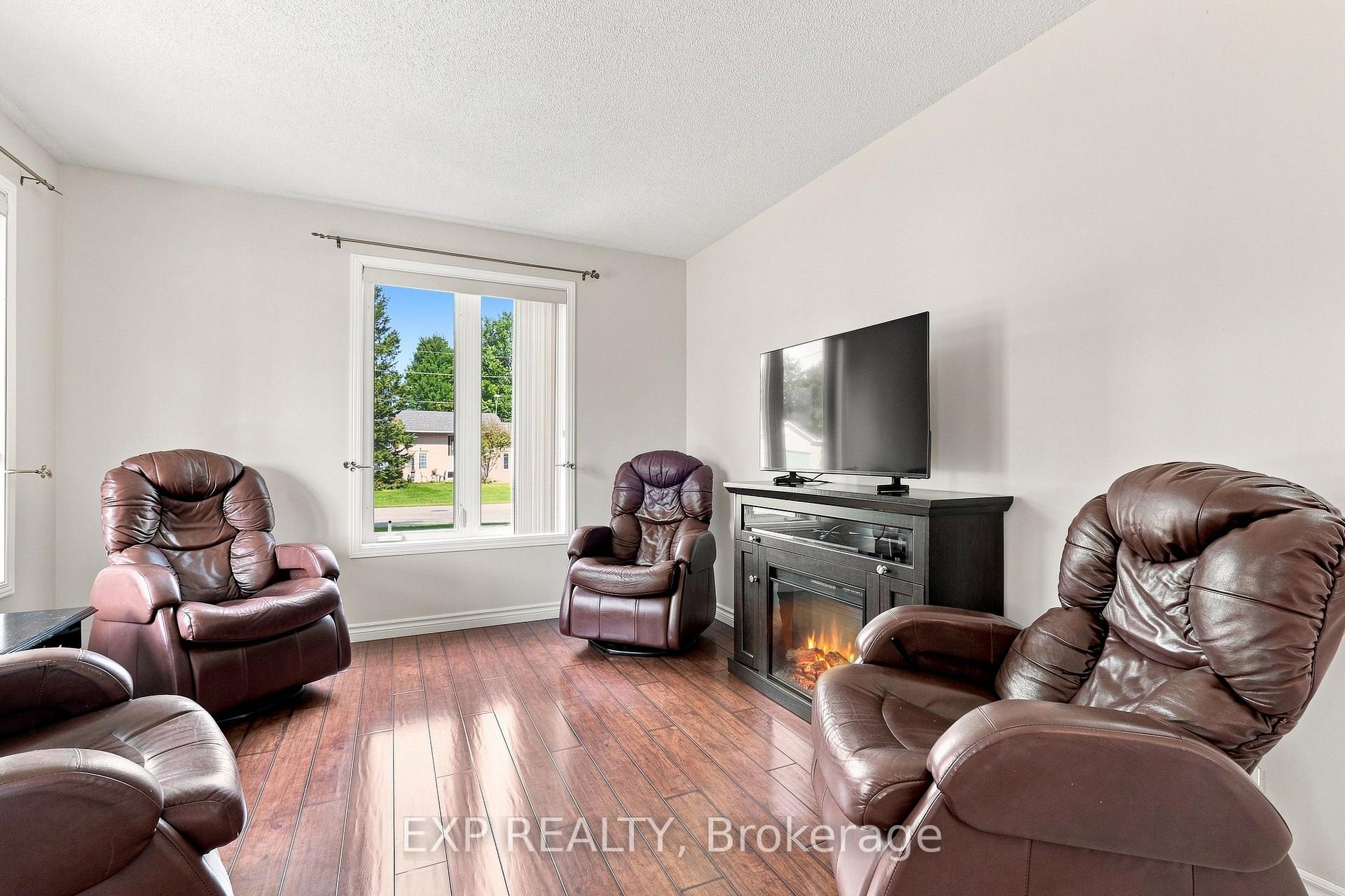 Photo 30 of 30 Albert Street, Russell, Embrun — HOMEH