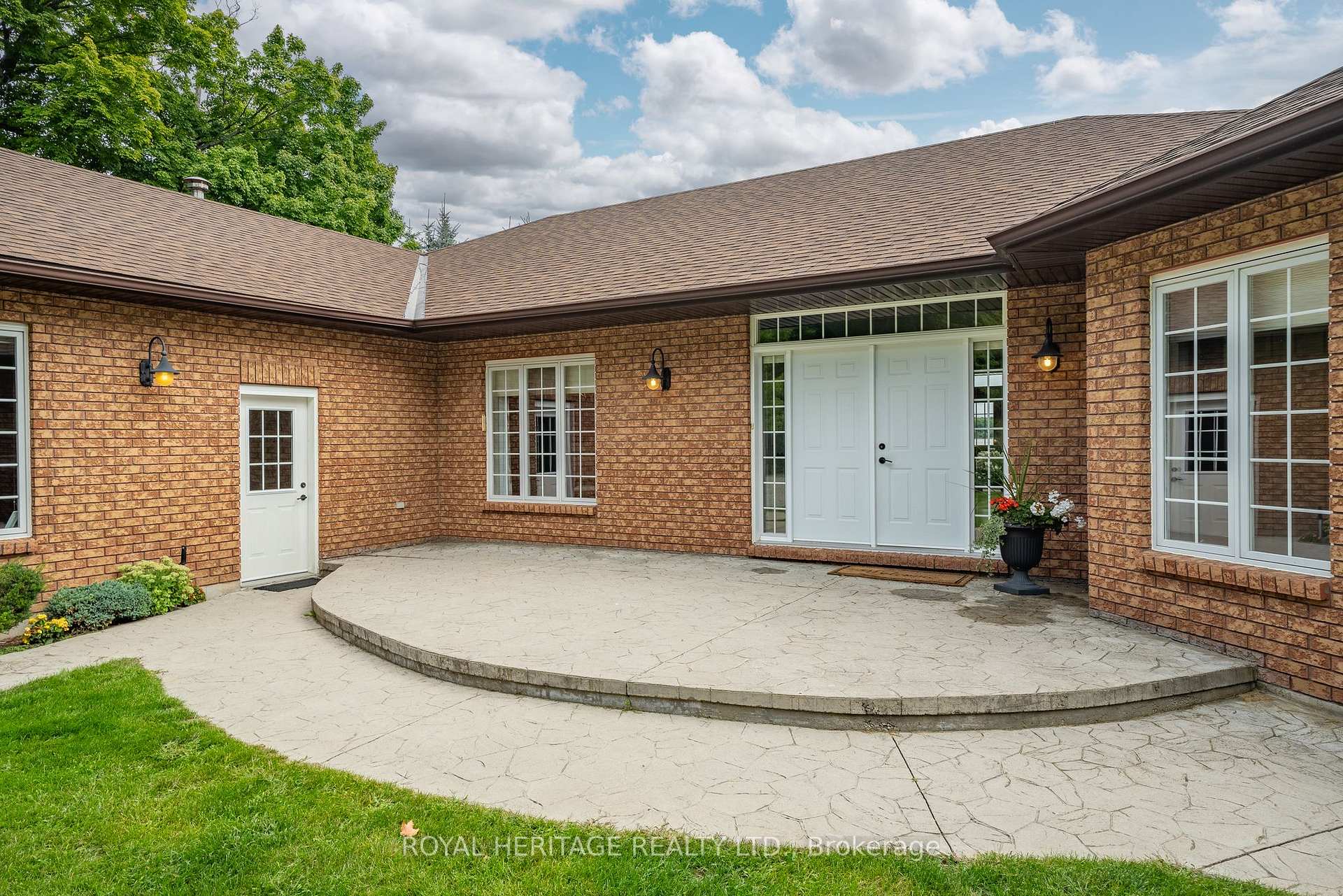 Photo 5 of 120 Mcgregor Drive, Kawartha Lakes, Bobcaygeon — HOMEH
