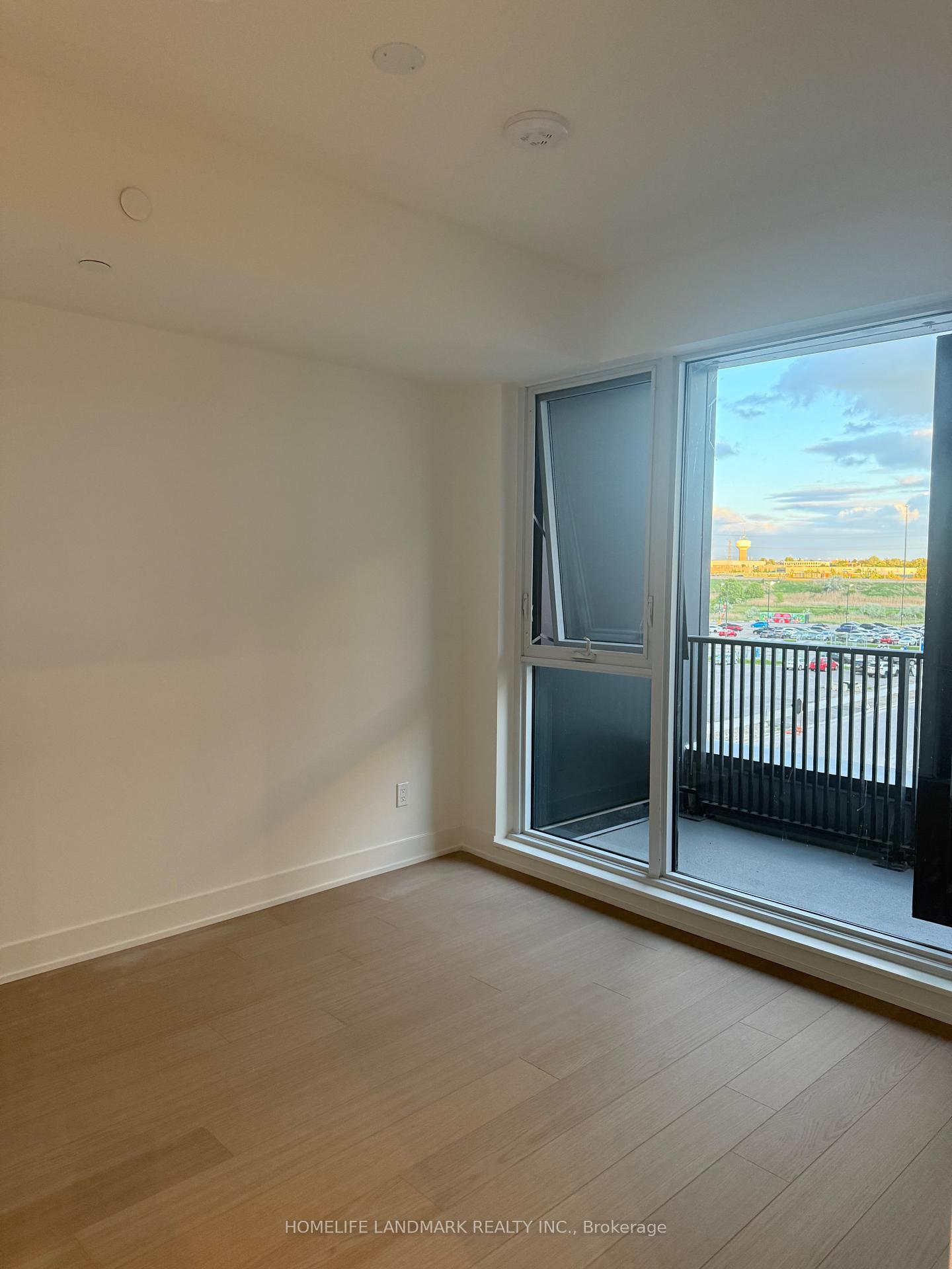 Photo 5 of Unit D417, 38 Andre De Grasse Street, Markham, Unionville — HOMEH