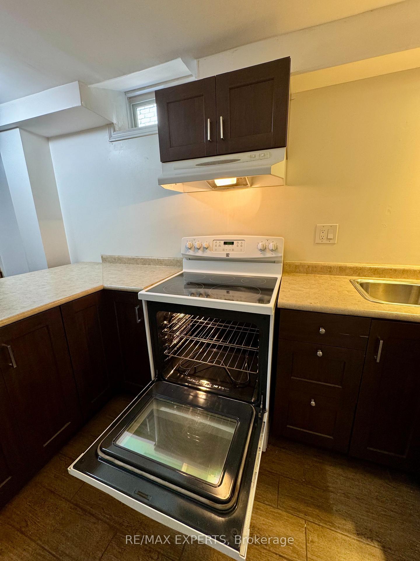 Photo 6 of Unit Basement, 19 Eleanor Circle, Richmond Hill, South Richvale — HOMEH