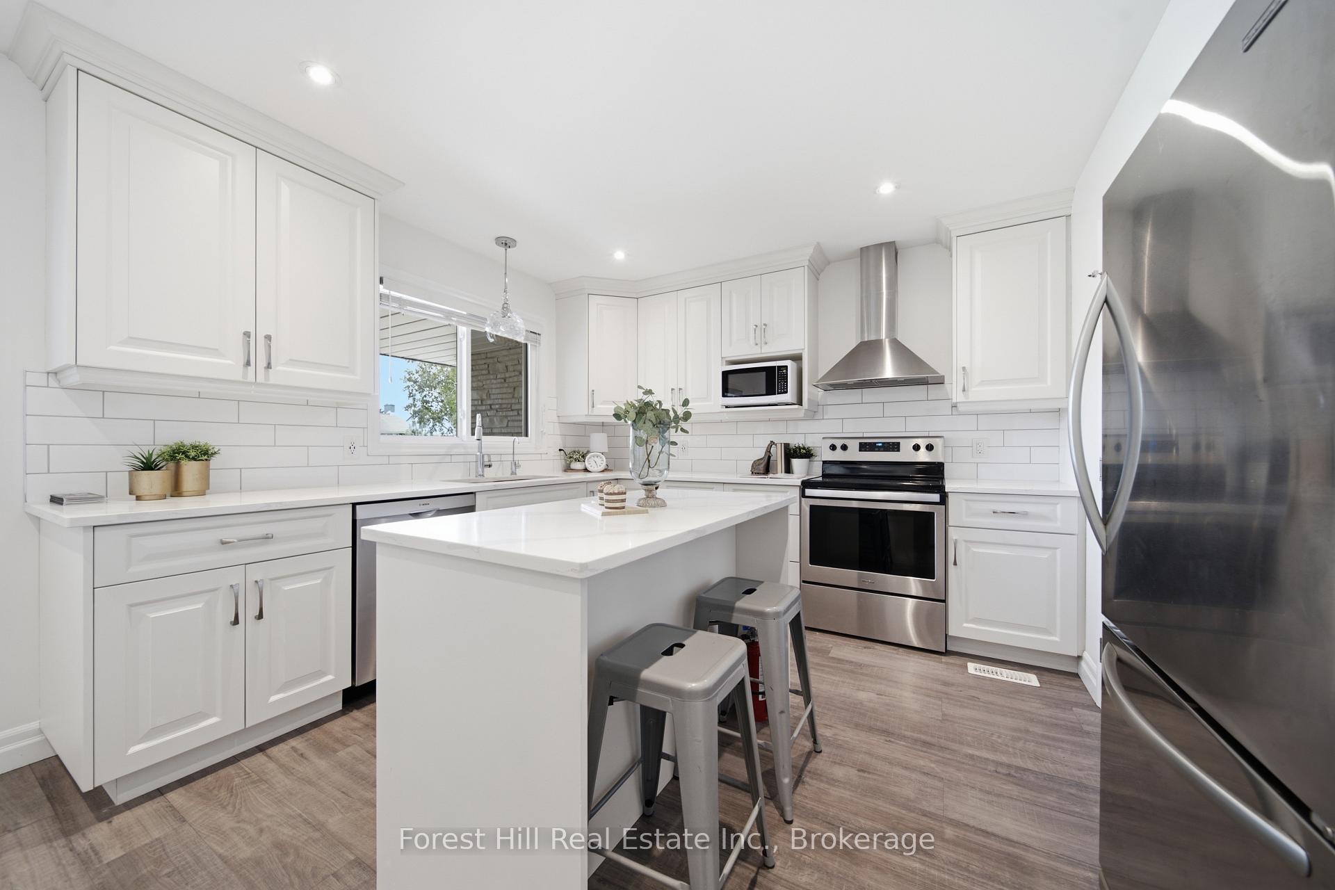 Photo 12 of 31 Gay Crescent, Kitchener, Stanley Park — HOMEH