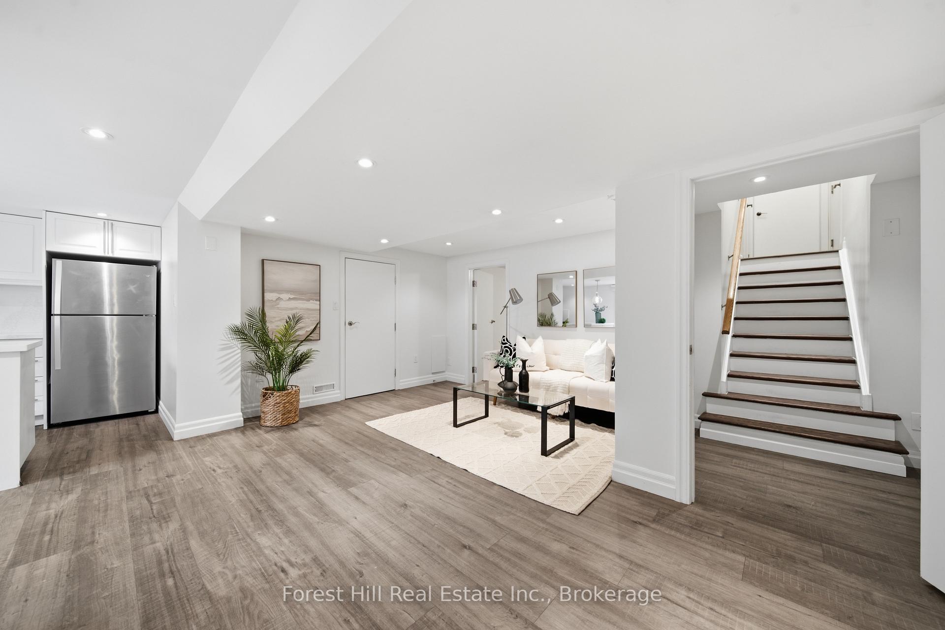 Photo 23 of 31 Gay Crescent, Kitchener, Stanley Park — HOMEH