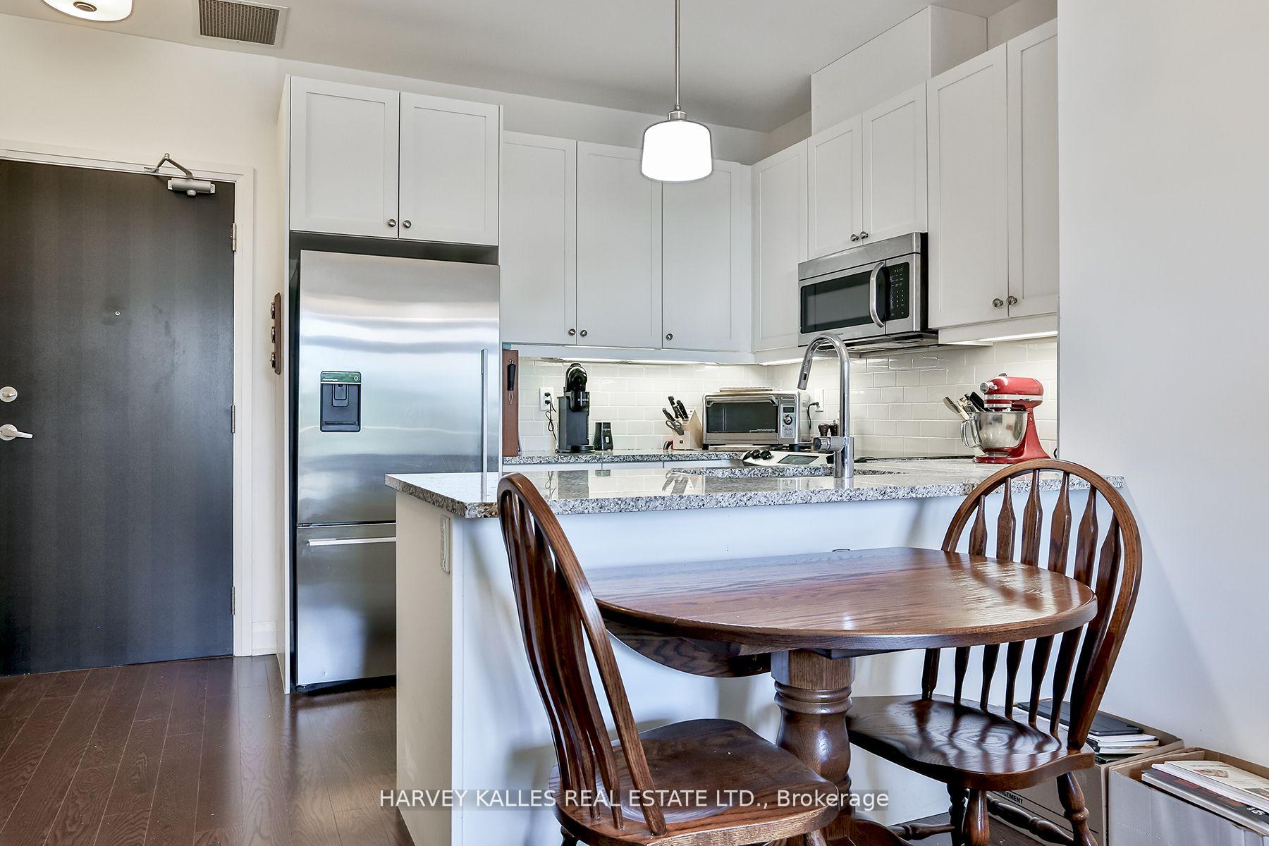Photo 5 of Unit 502A, 15277 Yonge Street, Aurora, Aurora Village — HOMEH