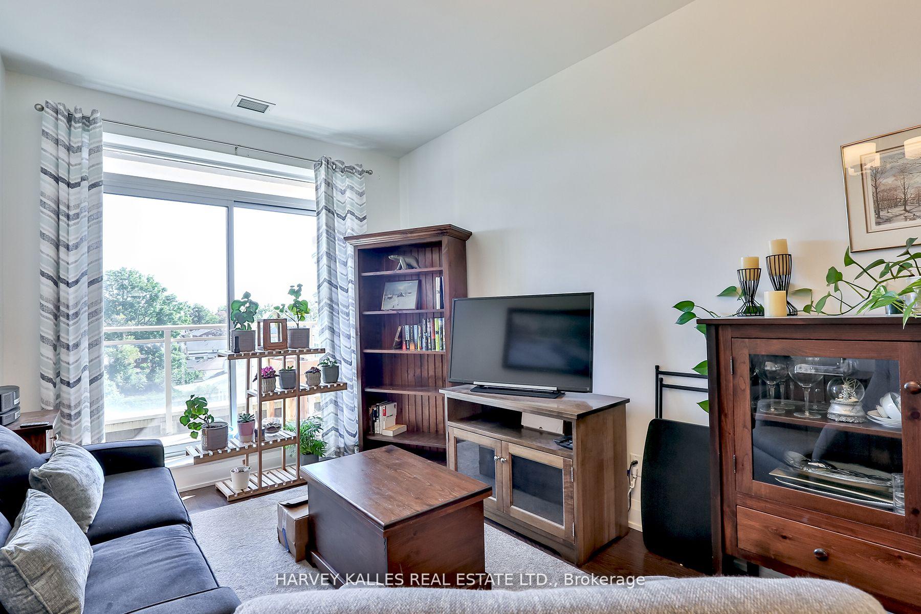 Photo 8 of Unit 502A, 15277 Yonge Street, Aurora, Aurora Village — HOMEH