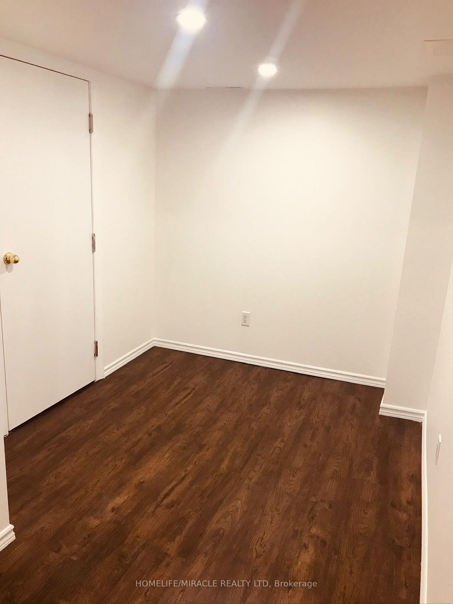 Photo 5 of 5592 Highbank Road, Mississauga, Central Erin Mills — HOMEH