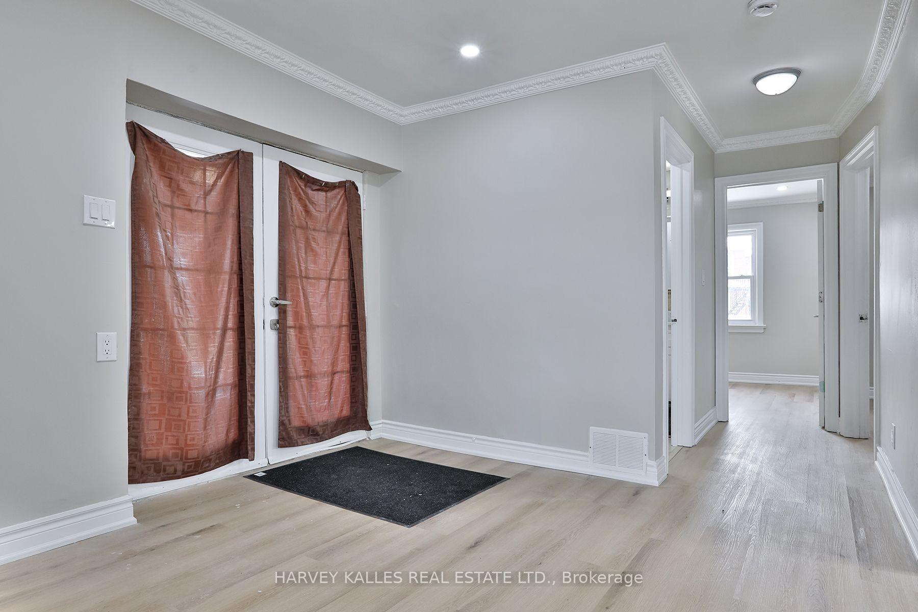 Photo 2 of 1239 Jane Street, North York, Mount Dennis — HOMEH