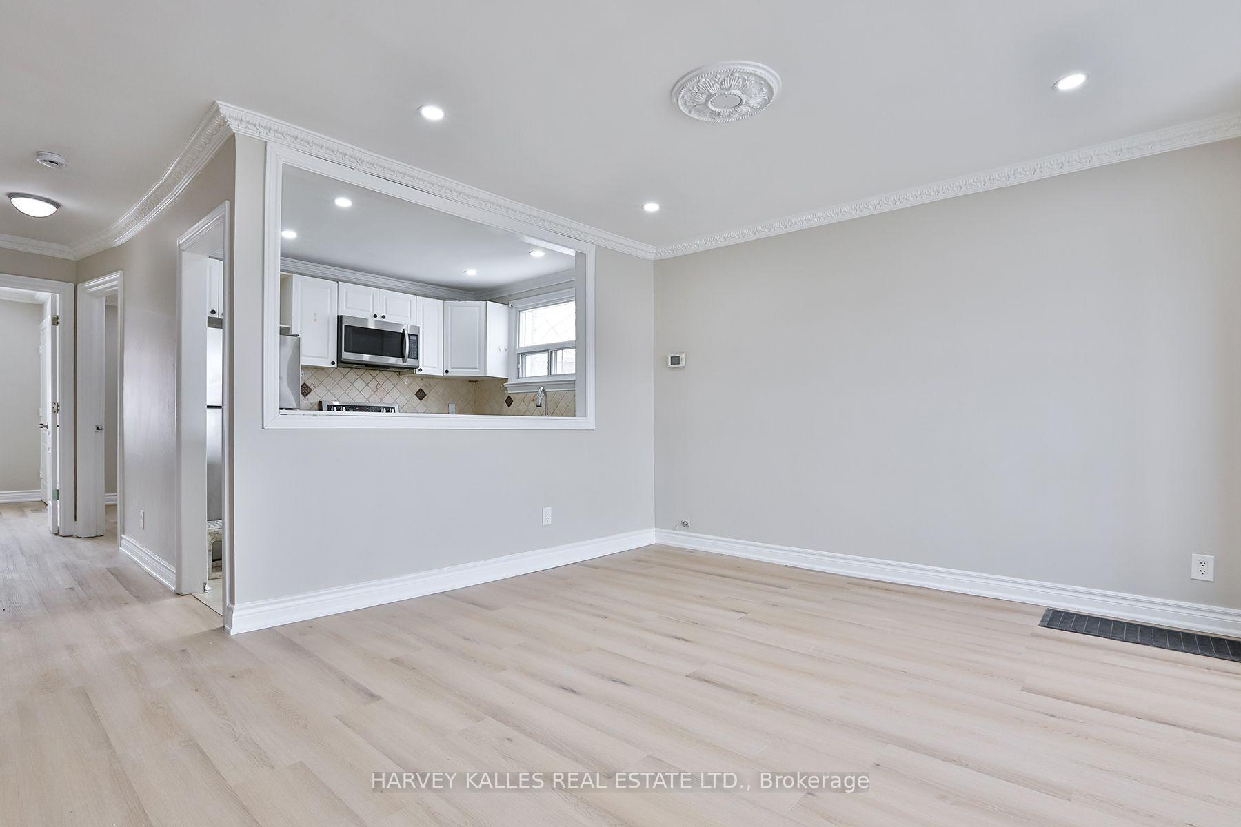 Photo 4 of 1239 Jane Street, North York, Mount Dennis — HOMEH