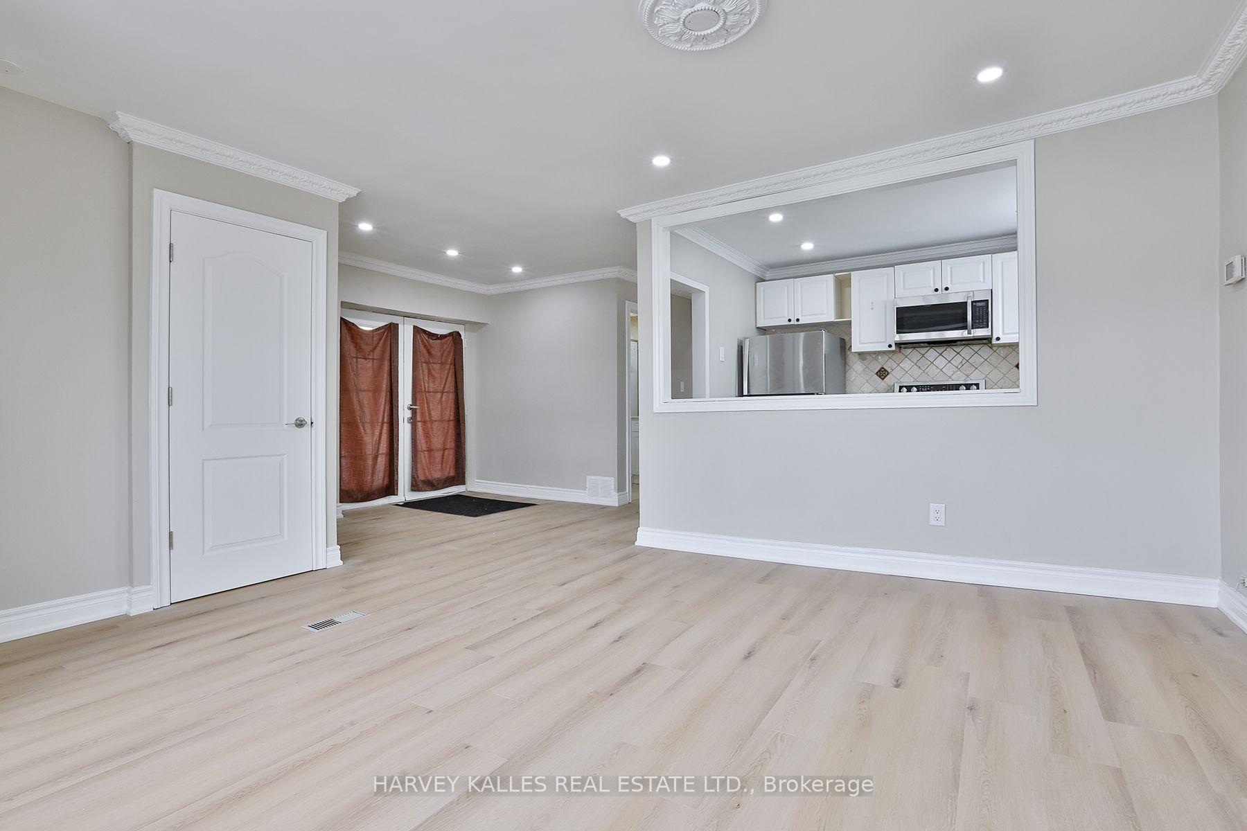 Photo 5 of 1239 Jane Street, North York, Mount Dennis — HOMEH