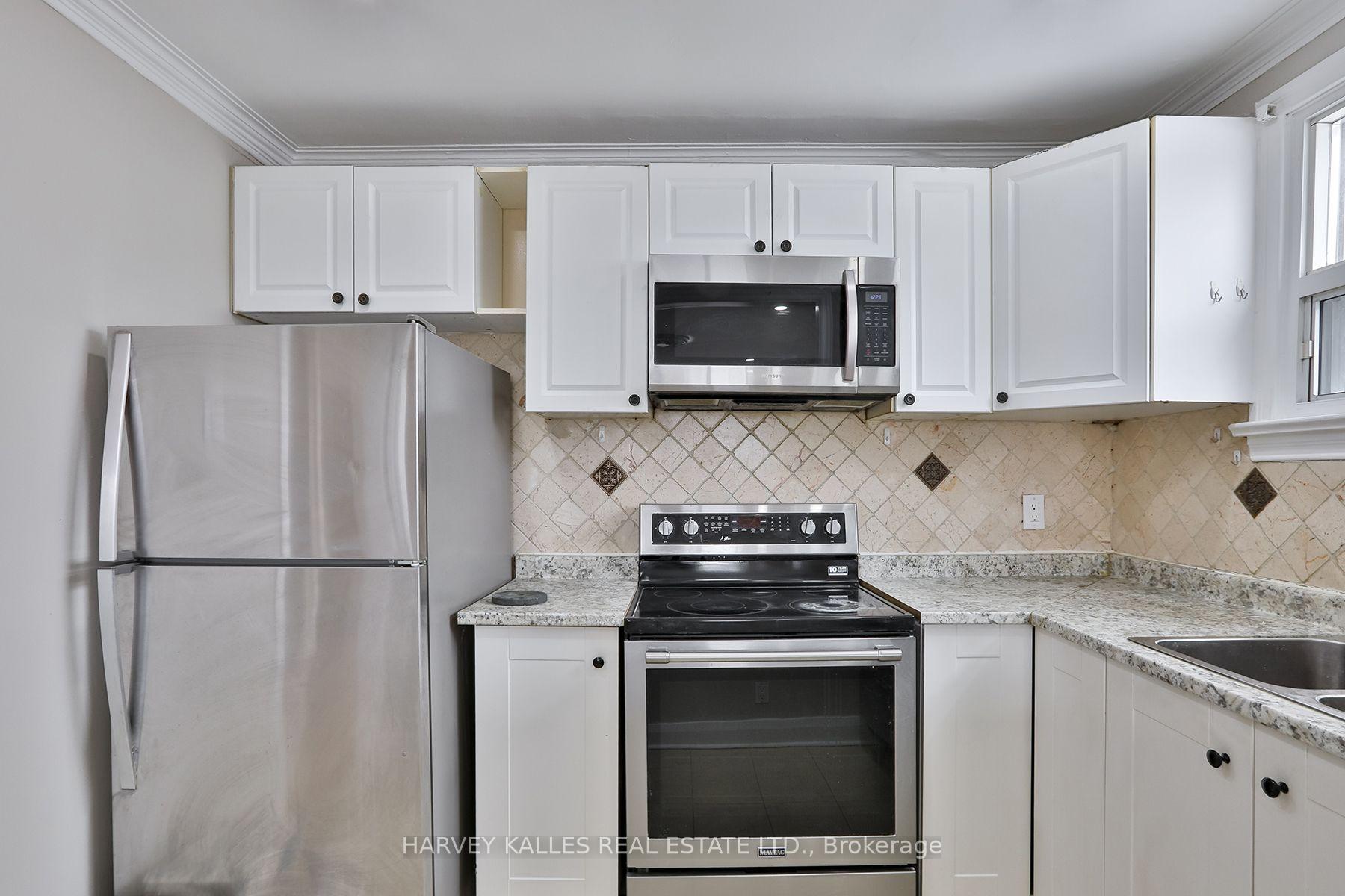 Photo 10 of 1239 Jane Street, North York, Mount Dennis — HOMEH