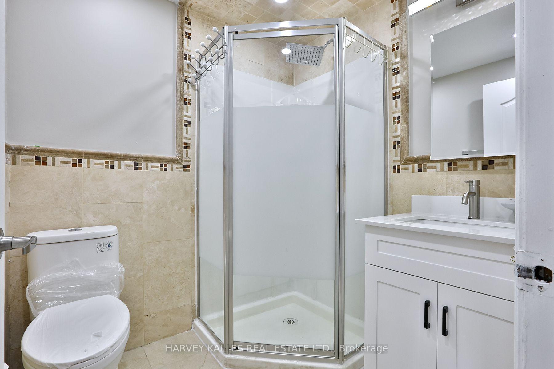 Photo 11 of 1239 Jane Street, North York, Mount Dennis — HOMEH