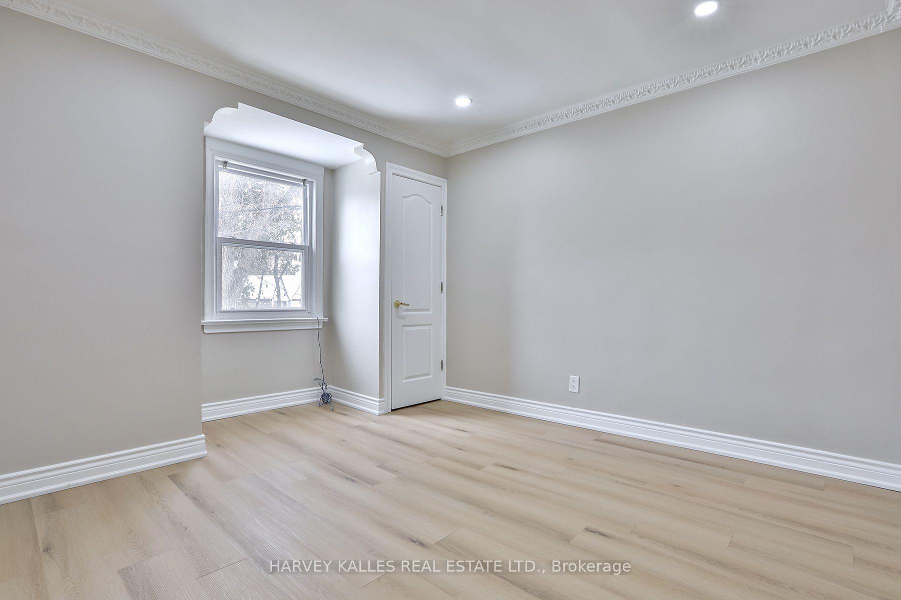 Photo 12 of 1239 Jane Street, North York, Mount Dennis — HOMEH