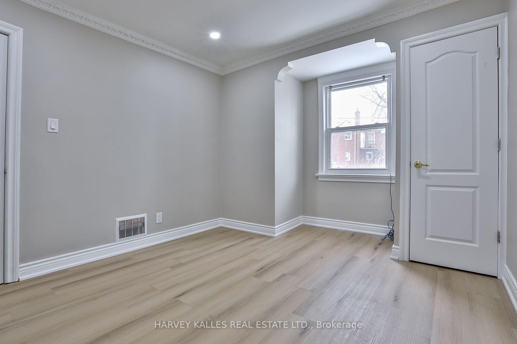 Photo 13 of 1239 Jane Street, North York, Mount Dennis — HOMEH