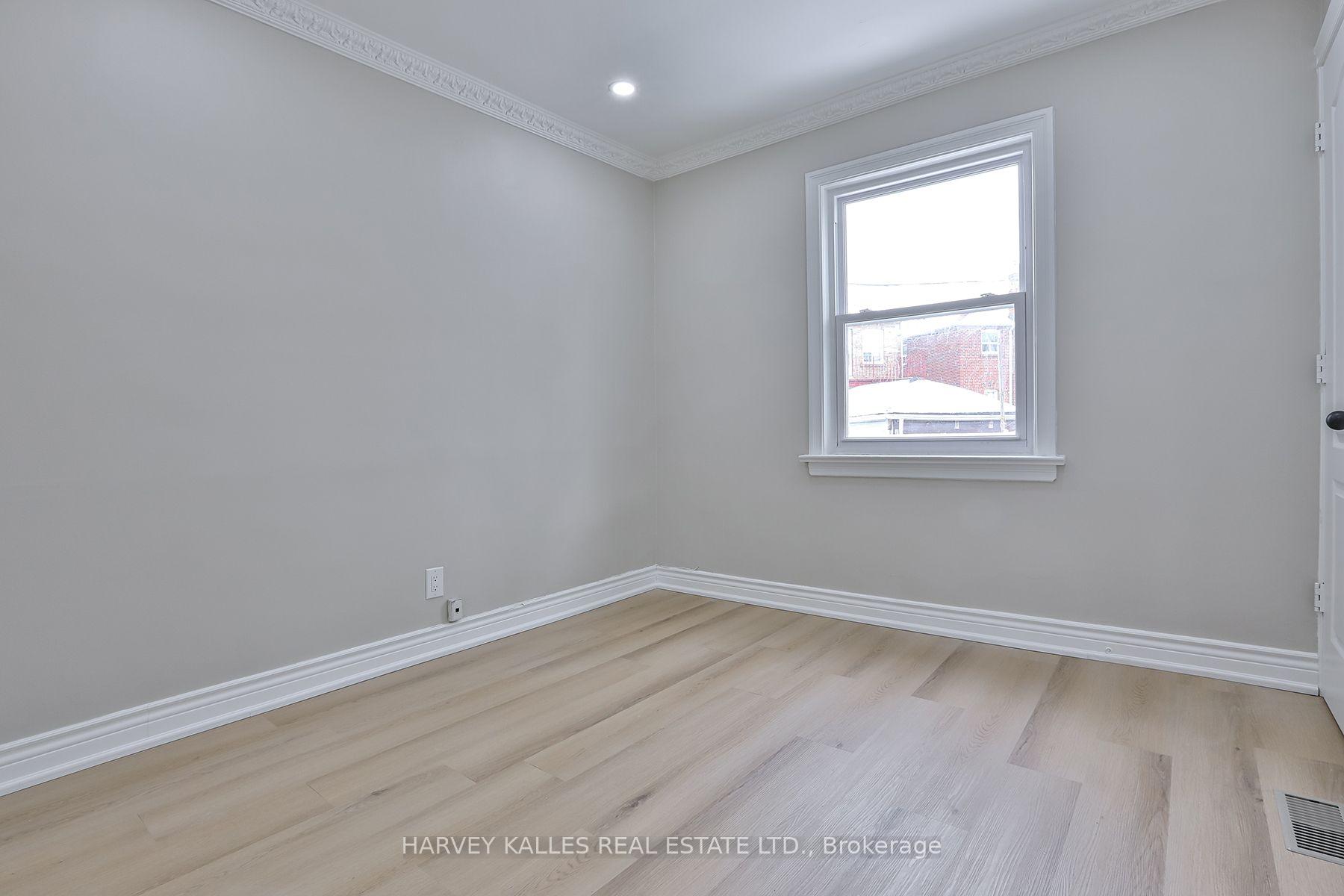 Photo 14 of 1239 Jane Street, North York, Mount Dennis — HOMEH