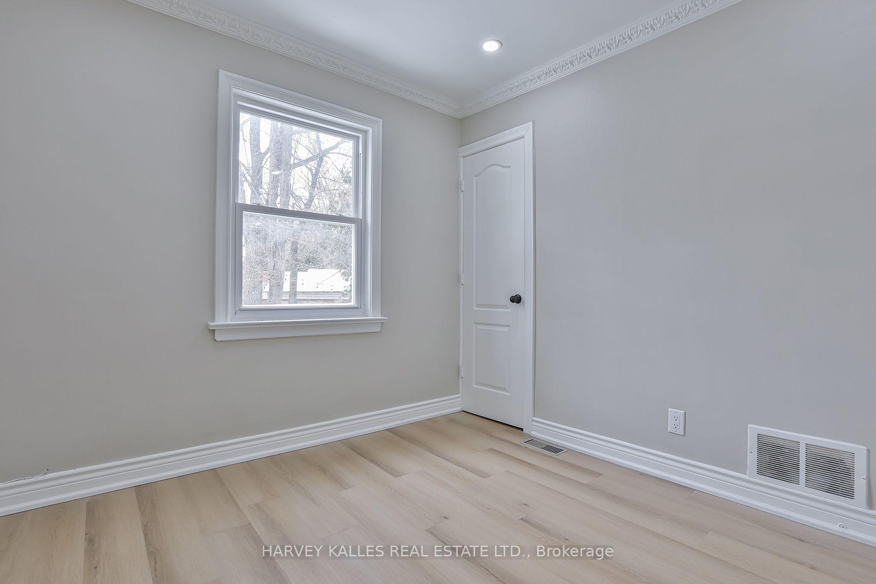 Photo 15 of 1239 Jane Street, North York, Mount Dennis — HOMEH