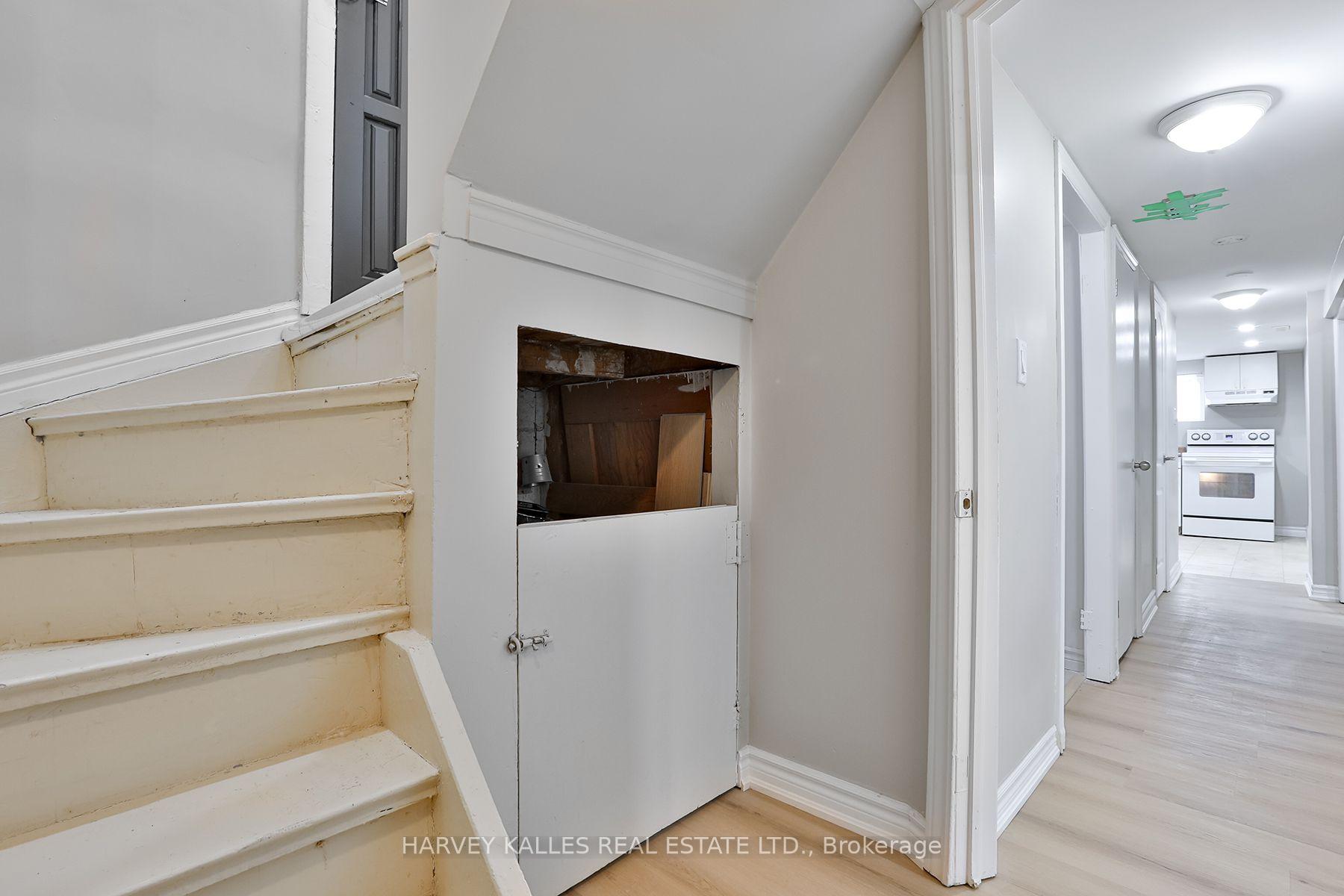 Photo 16 of 1239 Jane Street, North York, Mount Dennis — HOMEH