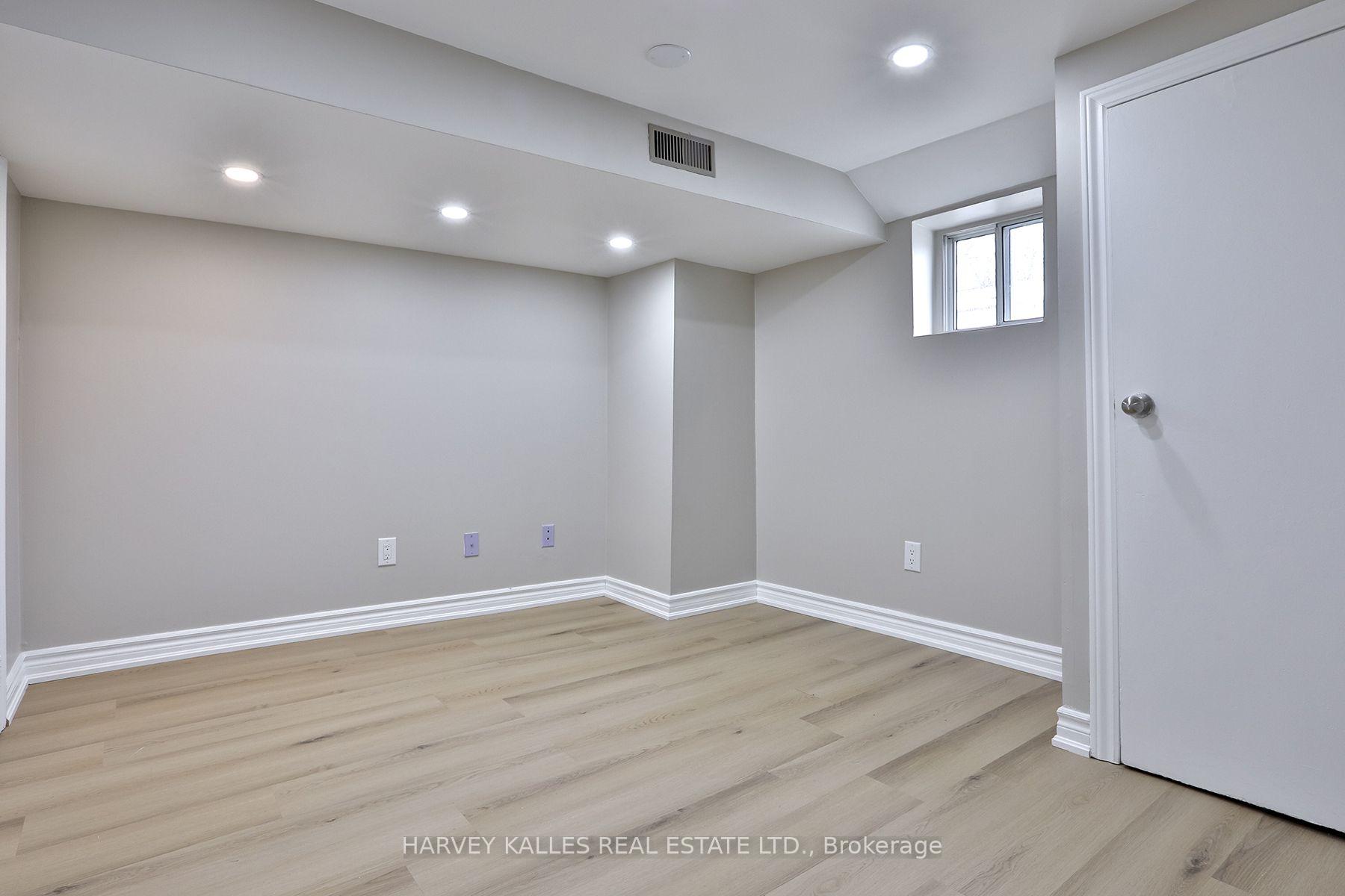 Photo 17 of 1239 Jane Street, North York, Mount Dennis — HOMEH