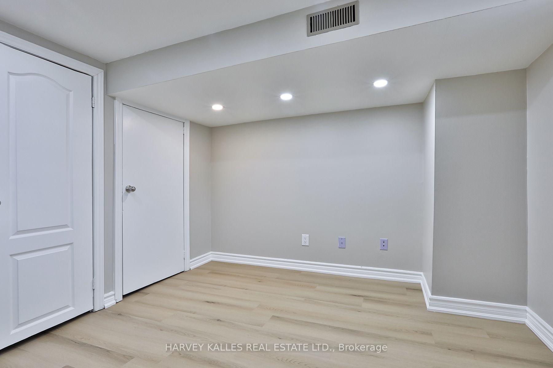 Photo 18 of 1239 Jane Street, North York, Mount Dennis — HOMEH