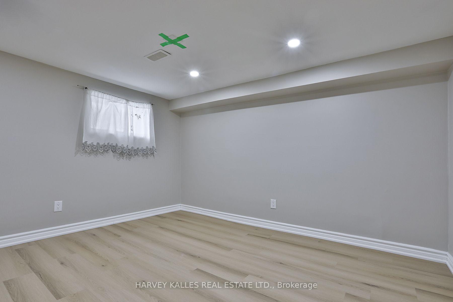 Photo 26 of 1239 Jane Street, North York, Mount Dennis — HOMEH
