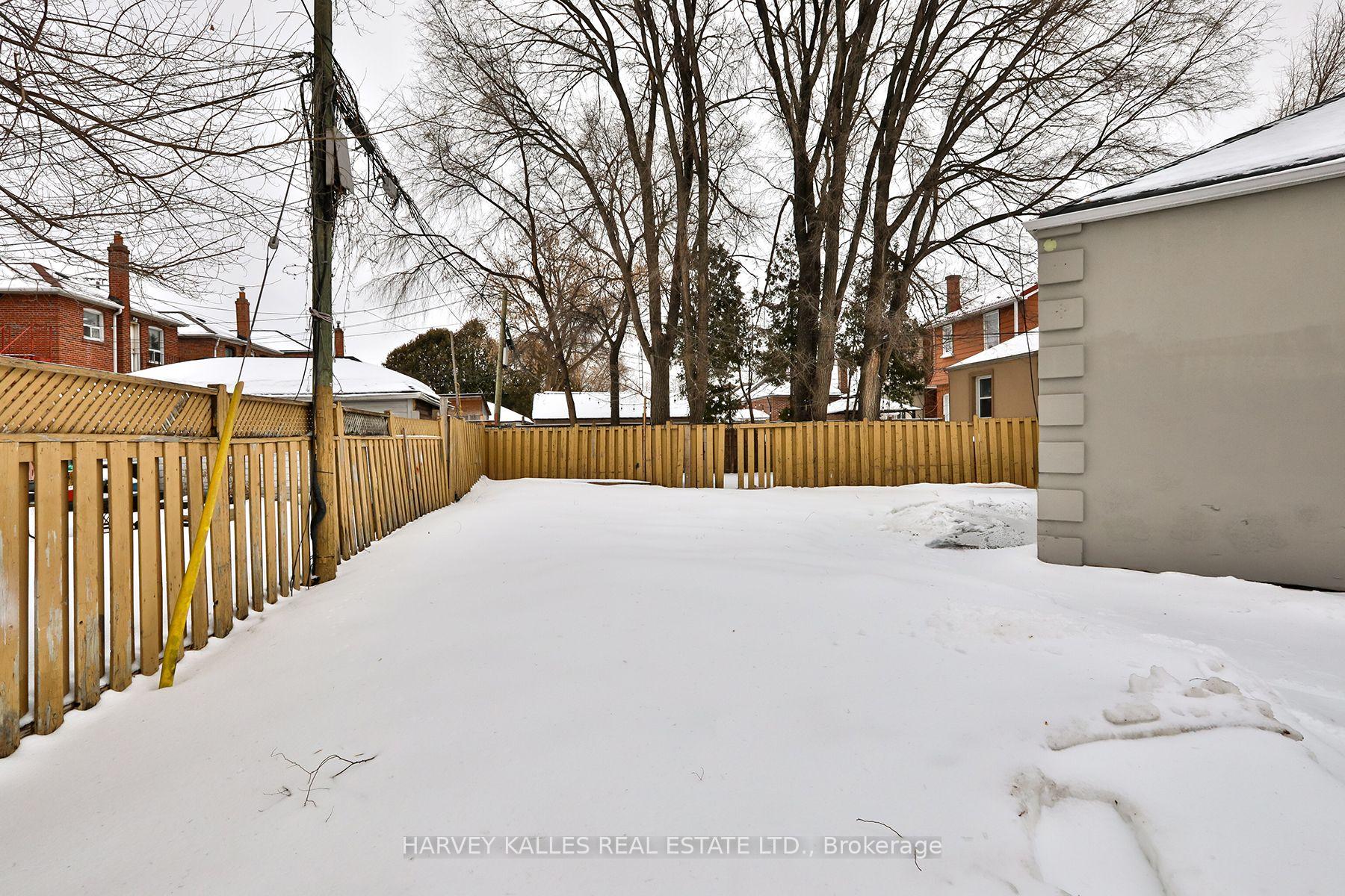 Photo 30 of 1239 Jane Street, North York, Mount Dennis — HOMEH