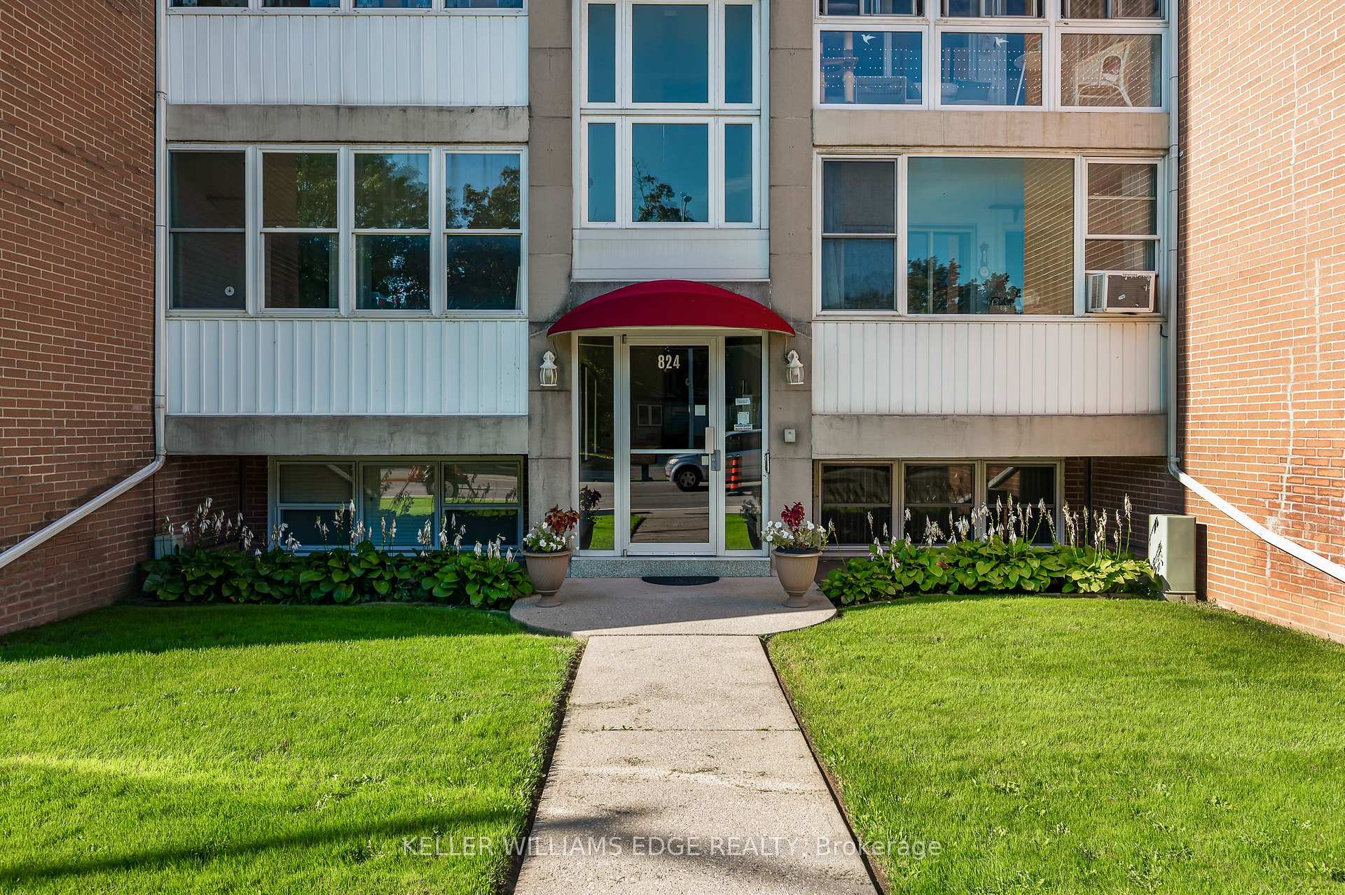 Photo 2 of Unit 9, 824 Brant Street, Burlington, Brant — HOMEH