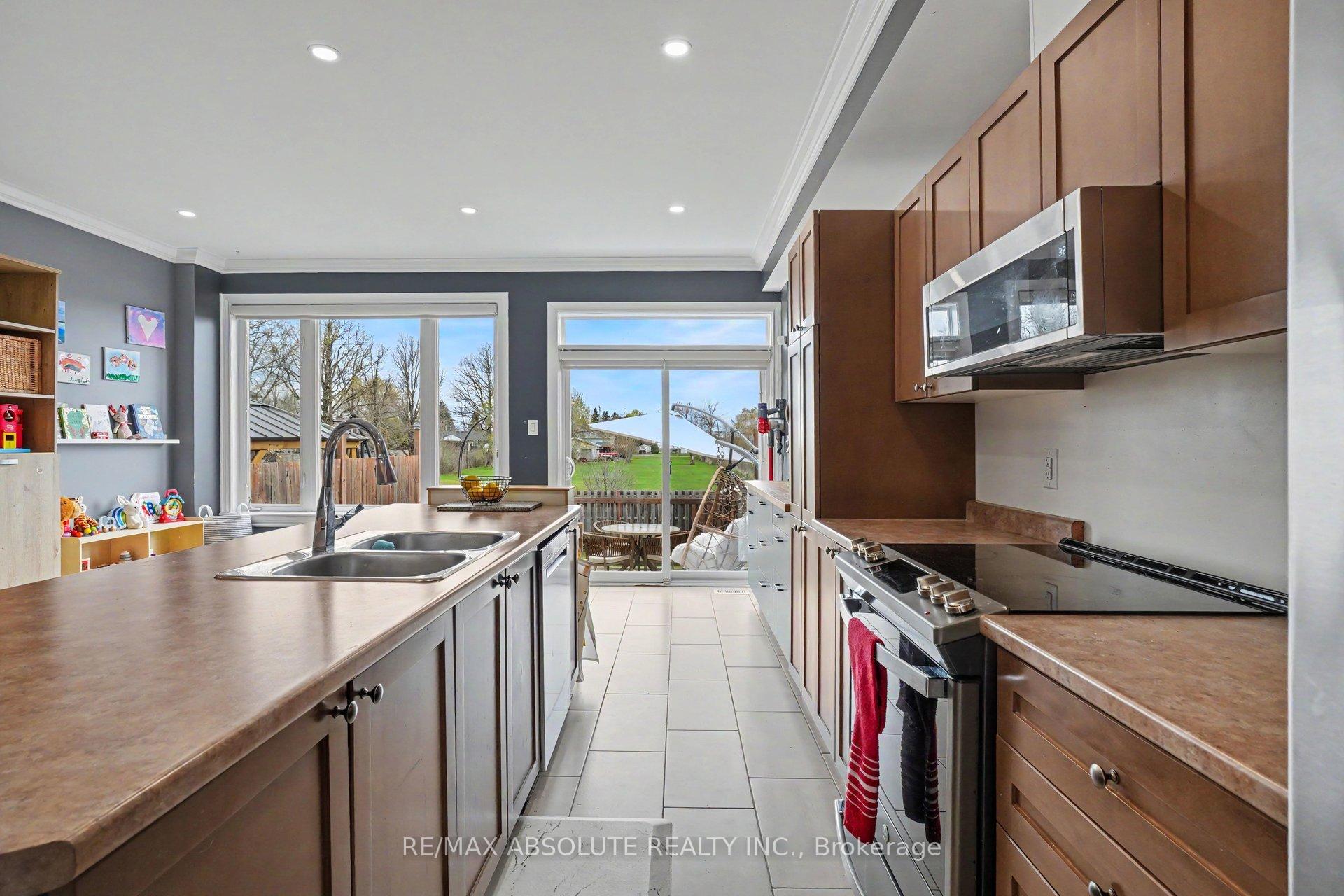 Photo 5 of 185 Desmond Trudeau Drive, Arnprior, Arnprior — HOMEH