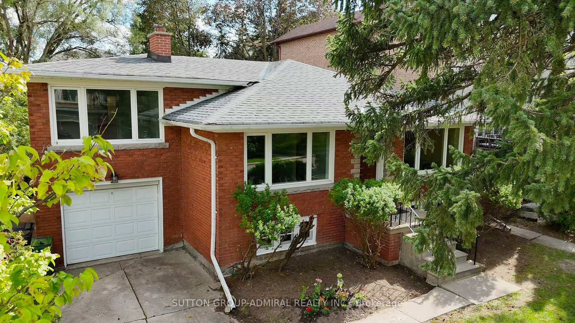 Photo 2 of 119 Caribou Road, Toronto, Bedford Park-Nortown — HOMEH