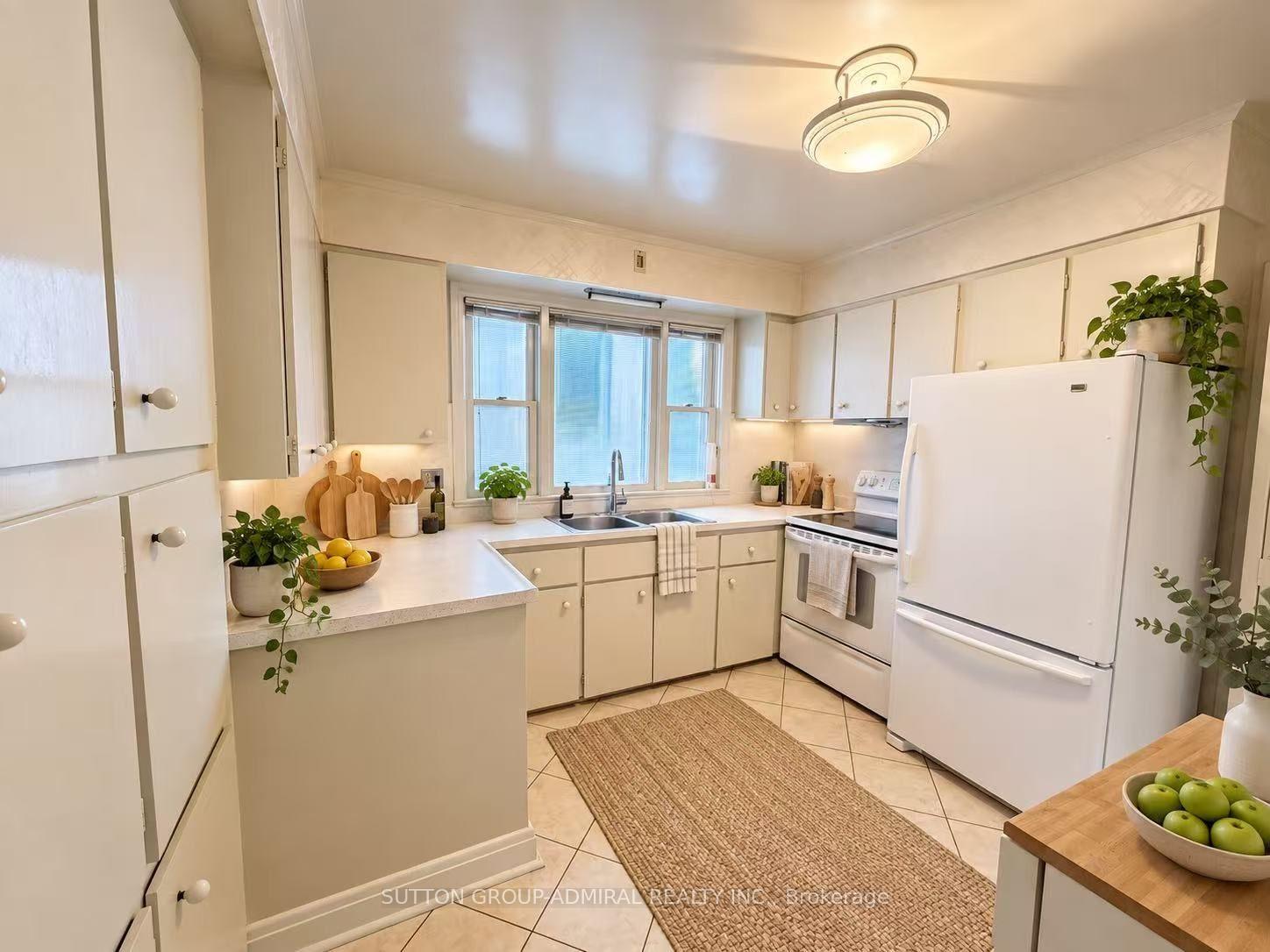 Photo 5 of 119 Caribou Road, Toronto, Bedford Park-Nortown — HOMEH