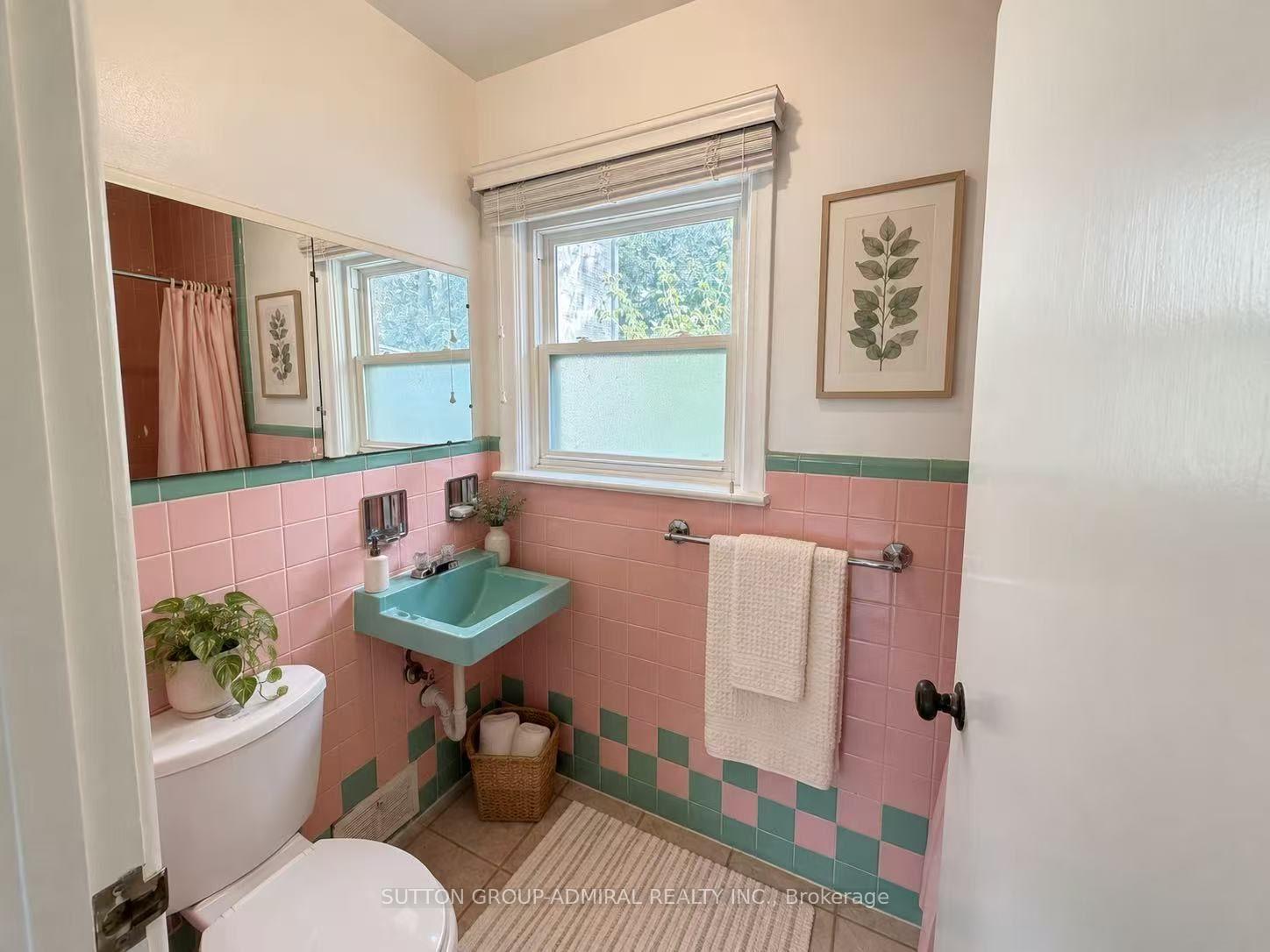Photo 9 of 119 Caribou Road, Toronto, Bedford Park-Nortown — HOMEH