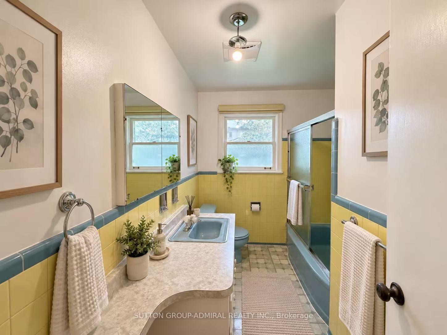 Photo 10 of 119 Caribou Road, Toronto, Bedford Park-Nortown — HOMEH