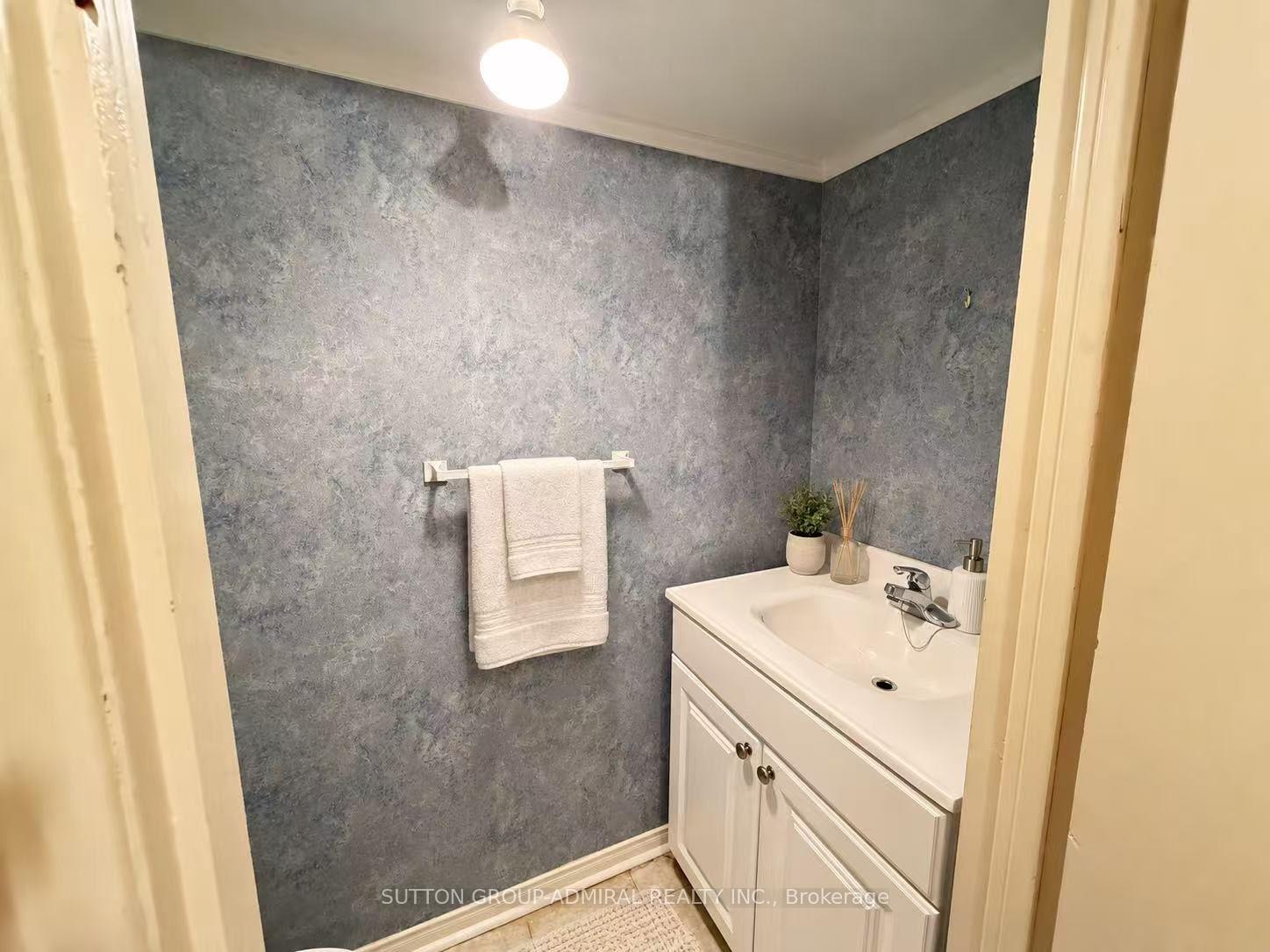 Photo 13 of 119 Caribou Road, Toronto, Bedford Park-Nortown — HOMEH