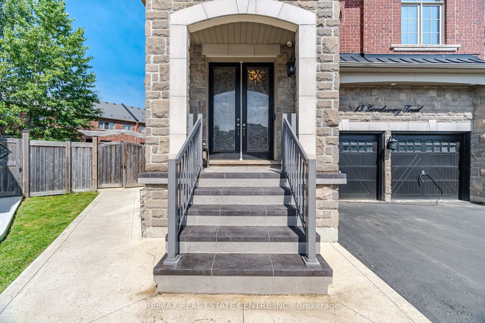 Photo 2 of 13 Goodsway Trail, Brampton, Northwest Brampton — HOMEH