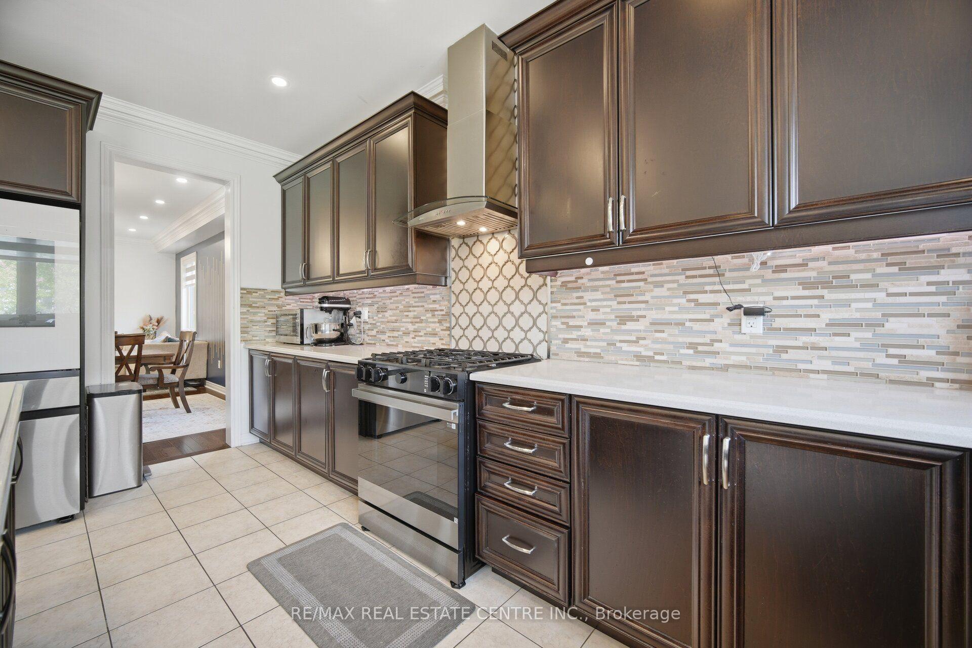 Photo 5 of 13 Goodsway Trail, Brampton, Northwest Brampton — HOMEH