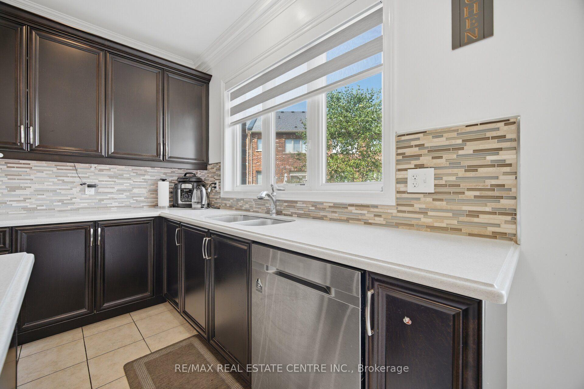 Photo 7 of 13 Goodsway Trail, Brampton, Northwest Brampton — HOMEH