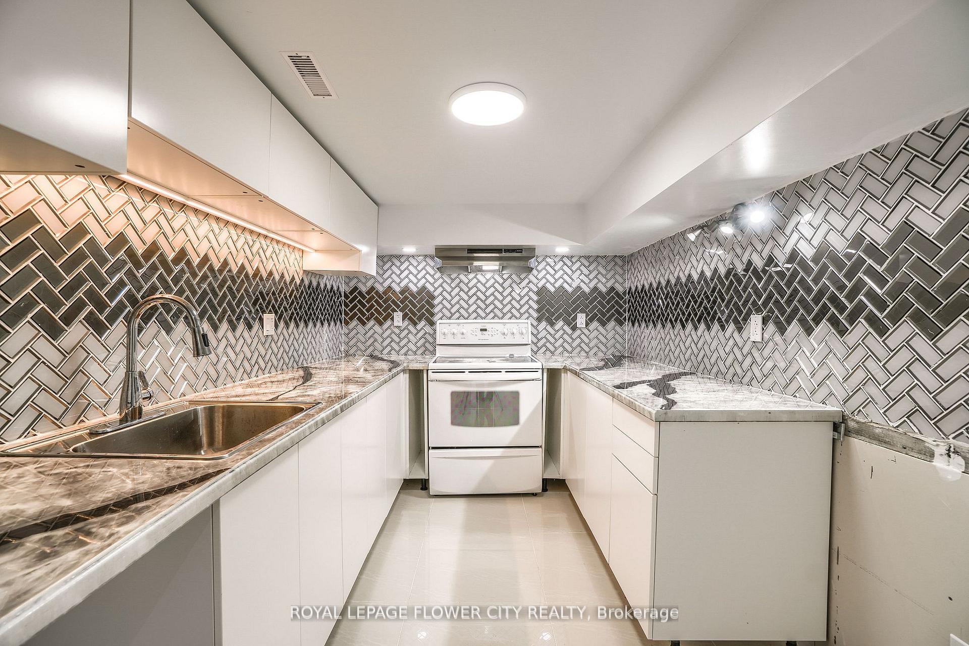 Photo 3 of Unit Basement, 12 Gondola Crescent, Brampton, Northgate — HOMEH